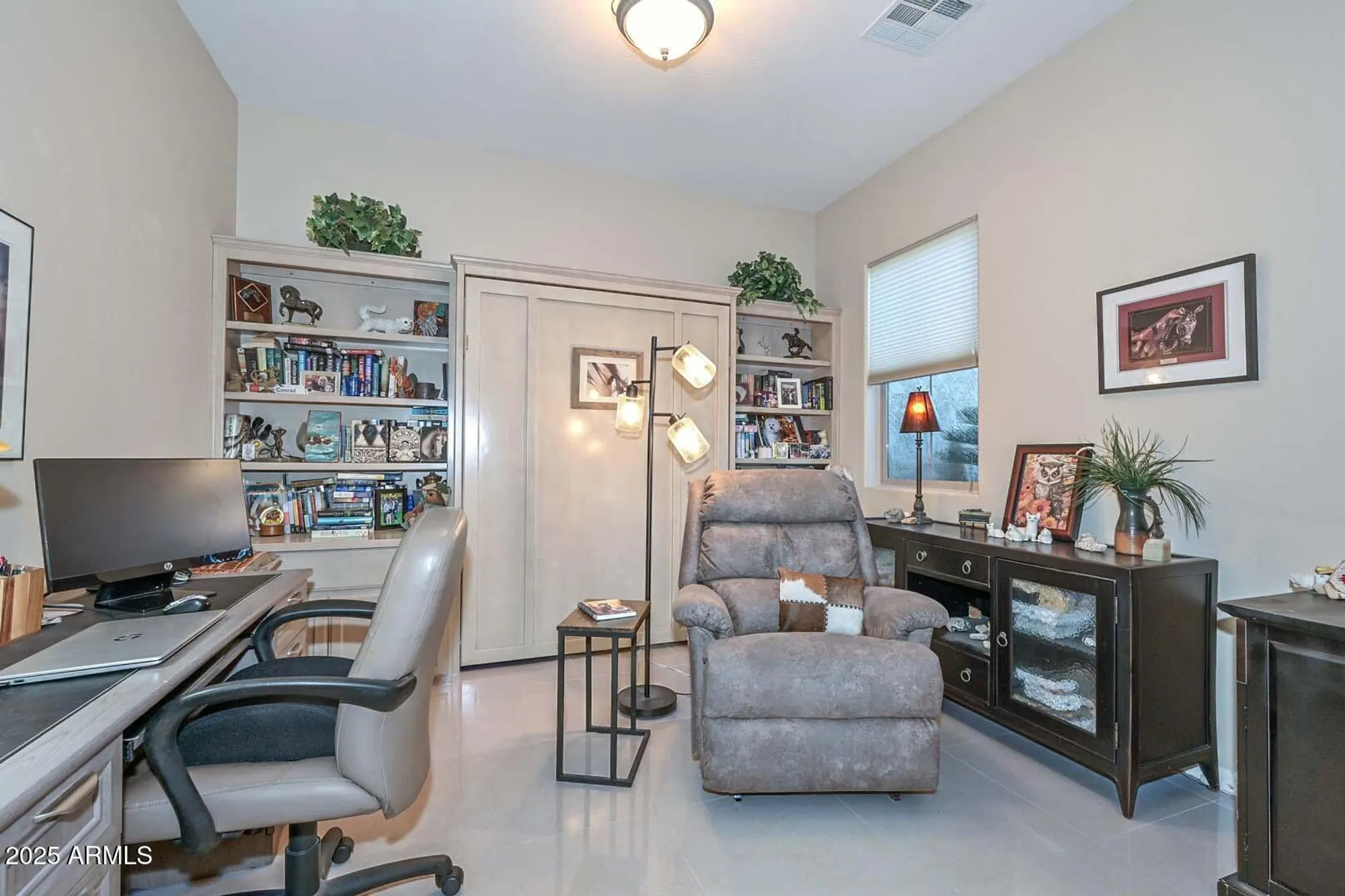 Property Slideshow image 17 of 44 | 12477 w fetlock trl, Peoria, AZ, 85383