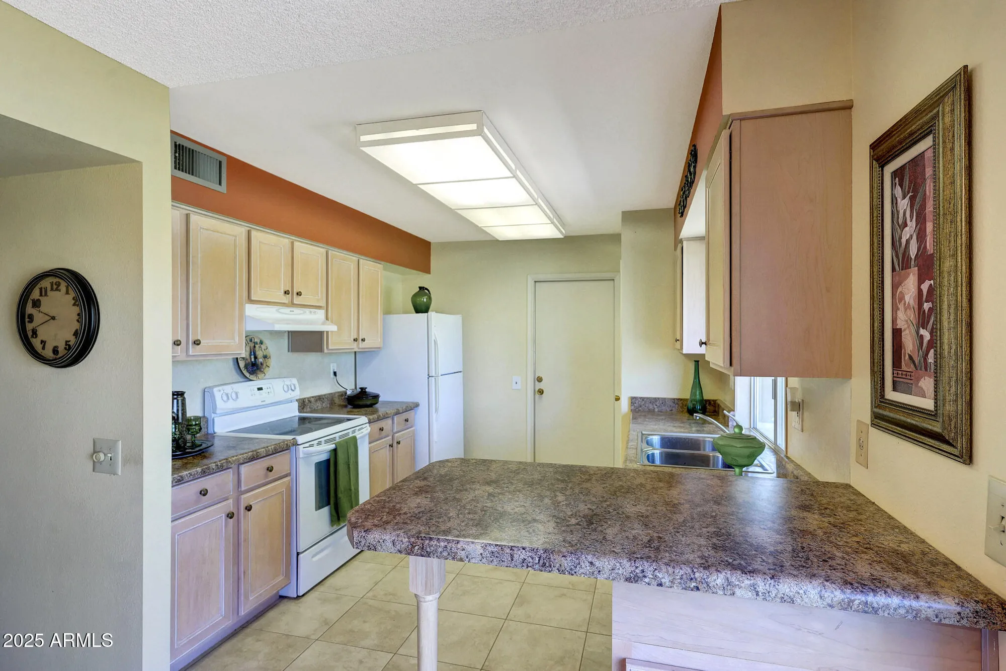Property Slideshow image 18 of 34 | 10946 w caron dr, Sun City, AZ, 85351