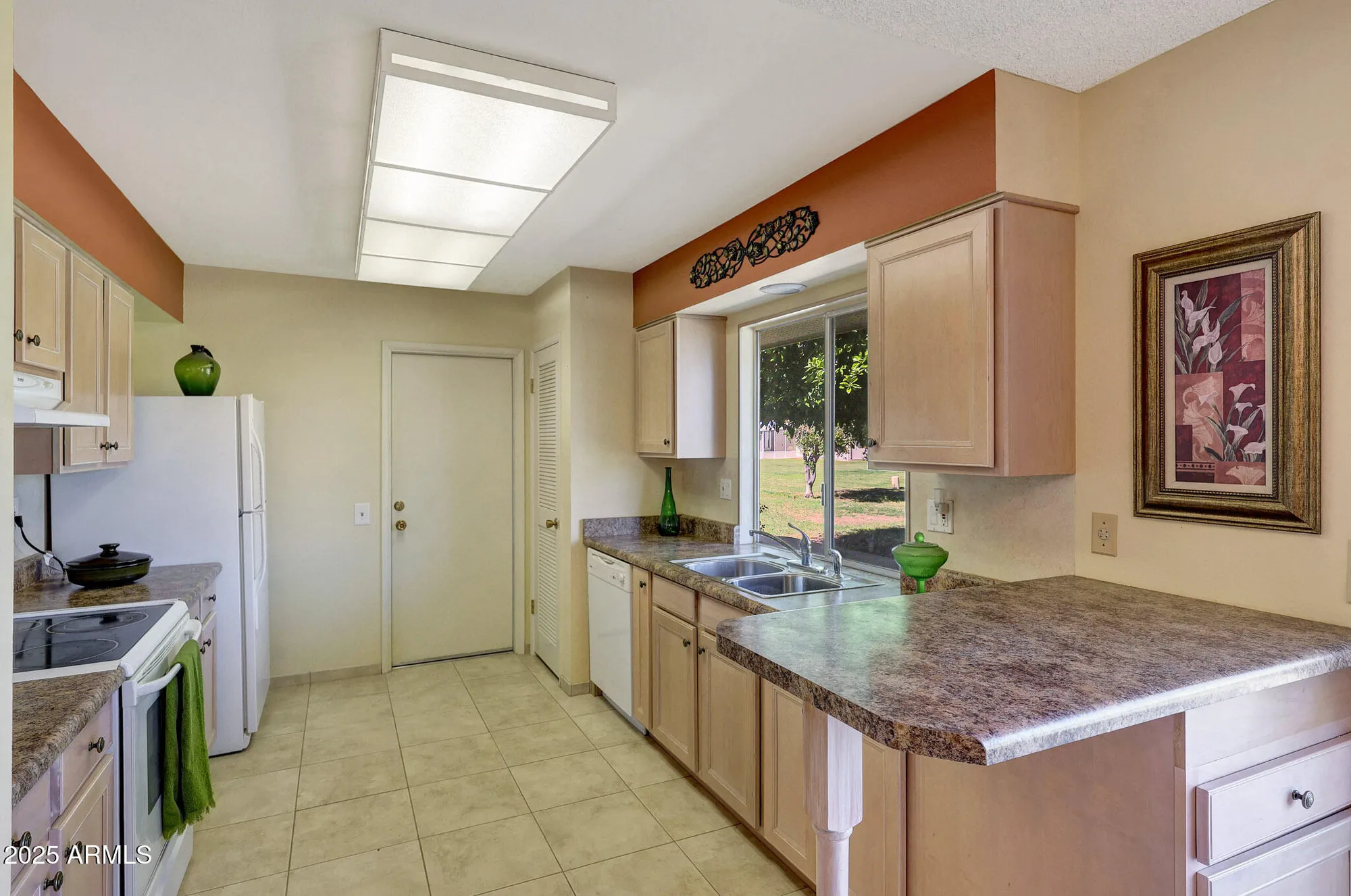 Property Slideshow image 4 of 34 | 10946 w caron dr, Sun City, AZ, 85351