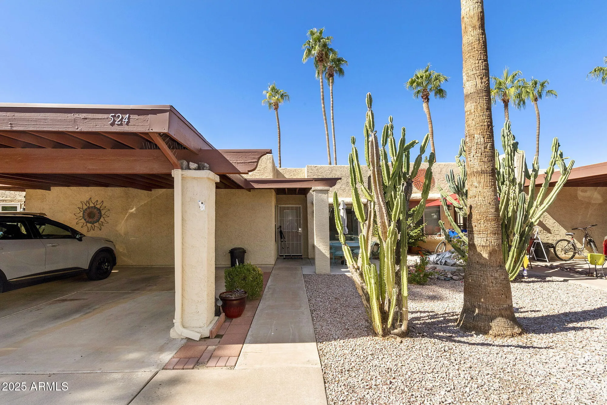Property Slideshow image 1 of 42 | 524 s palo verde way, Mesa, AZ, 85208