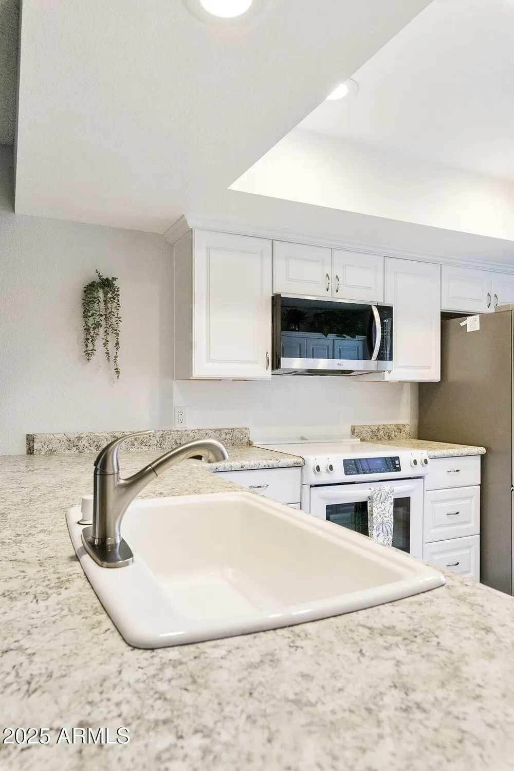 Property Slideshow image 8 of 42 | 524 s palo verde way, Mesa, AZ, 85208