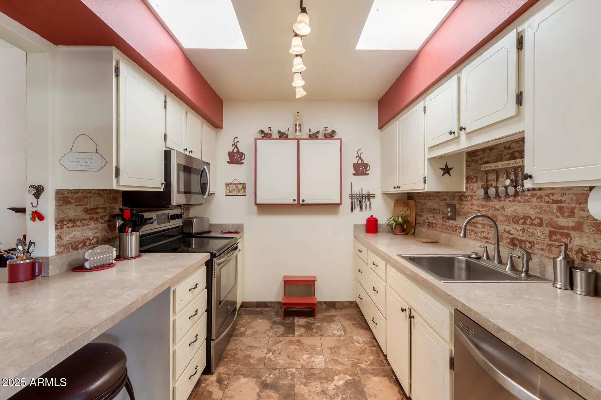 Property Slideshow image 10 of 27 | 13081 n 100th ave, Sun City, AZ, 85351