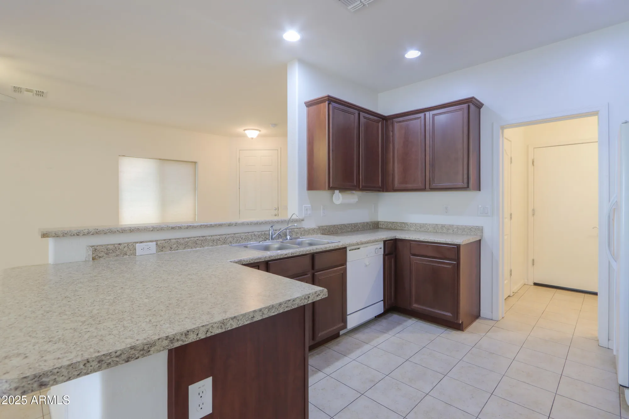 Property Slideshow image 8 of 25 | 1542 e melrose dr, Casa Grande, AZ, 85122