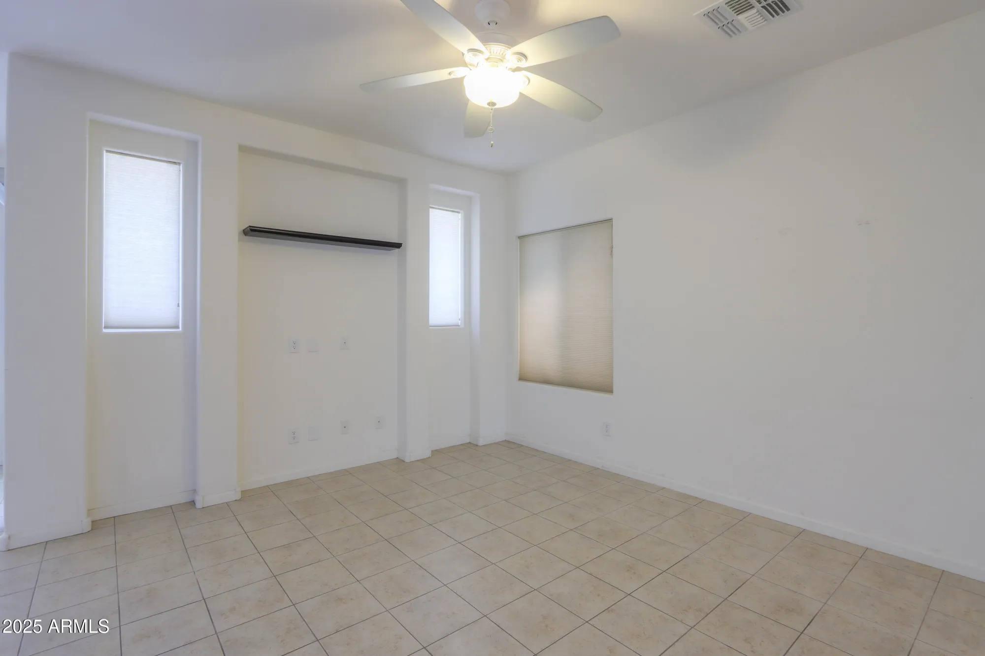 Property Slideshow image 6 of 25 | 1542 e melrose dr, Casa Grande, AZ, 85122