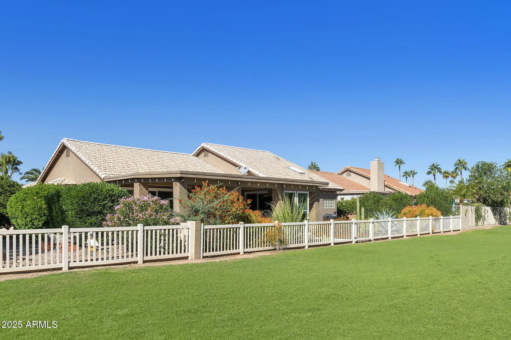 Property Slideshow image 53 of 79 | 26001 s flame tree dr, Sun Lakes, AZ, 85248