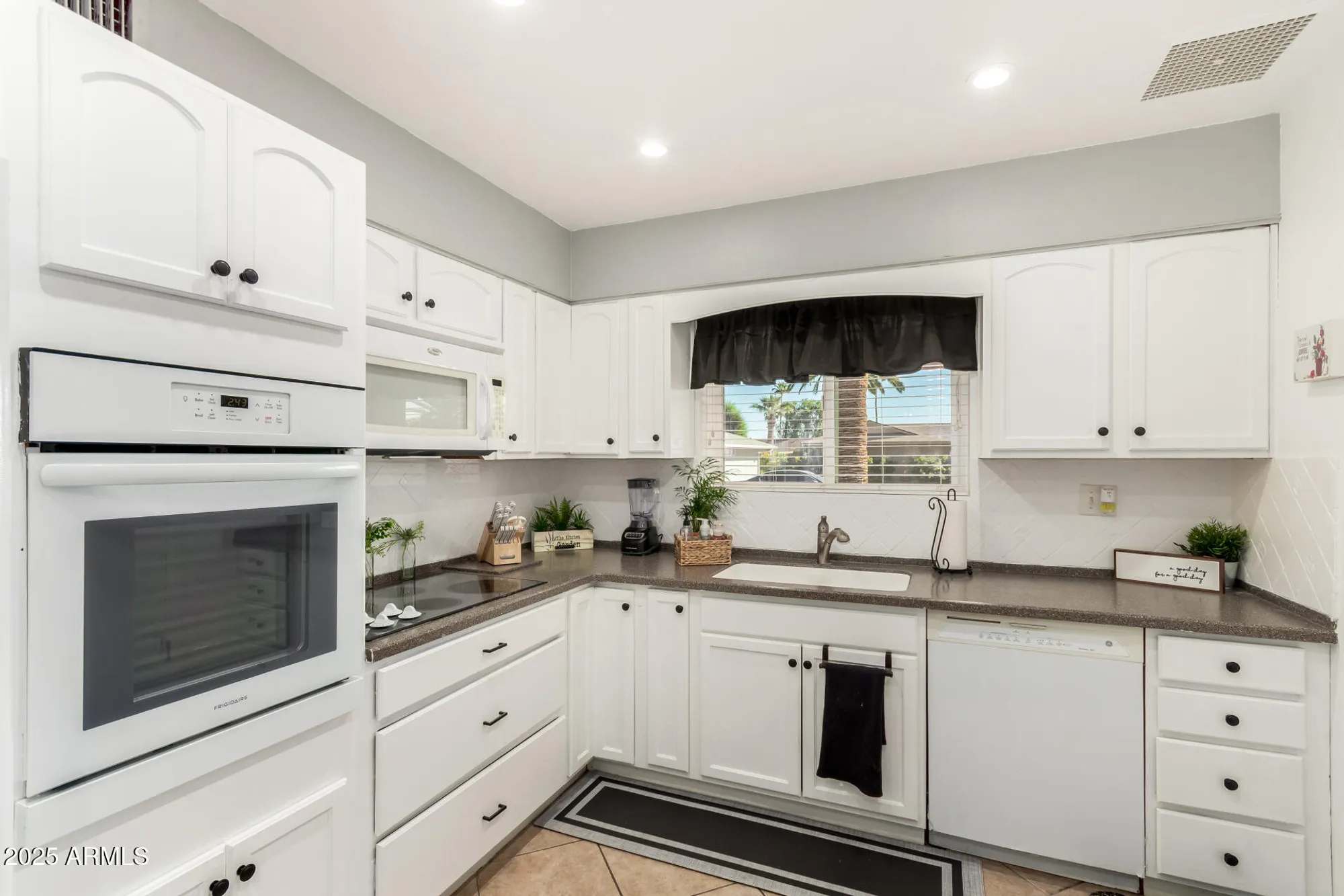 Property Slideshow image 14 of 29 | 10720 w saratoga cir, Sun City, AZ, 85351