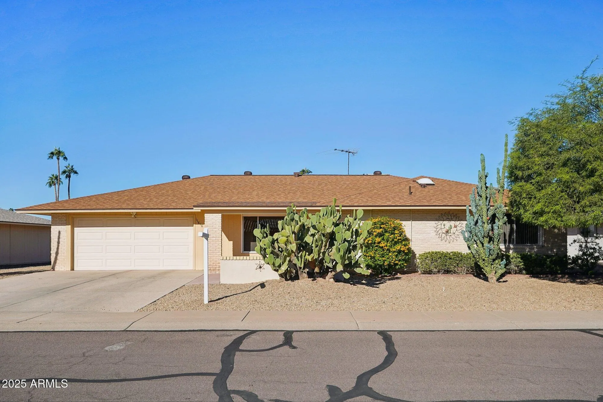 Property Slideshow image 1 of 40 | 17818 n buntline dr, Sun City West, AZ, 85375
