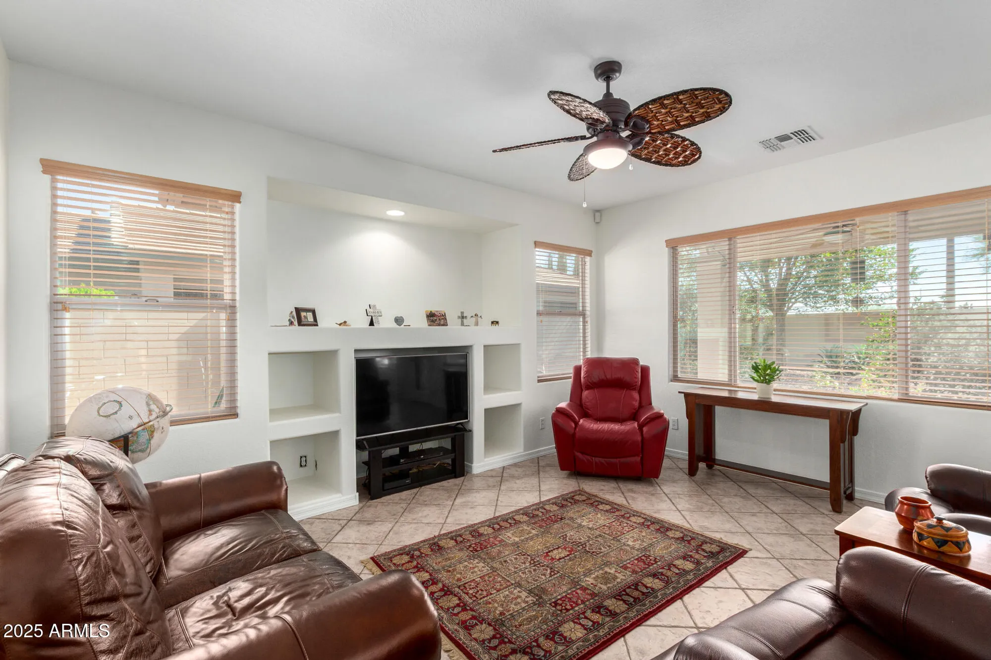 Property Slideshow image 4 of 38 | 3211 e gleneagle dr, Chandler, AZ, 85249