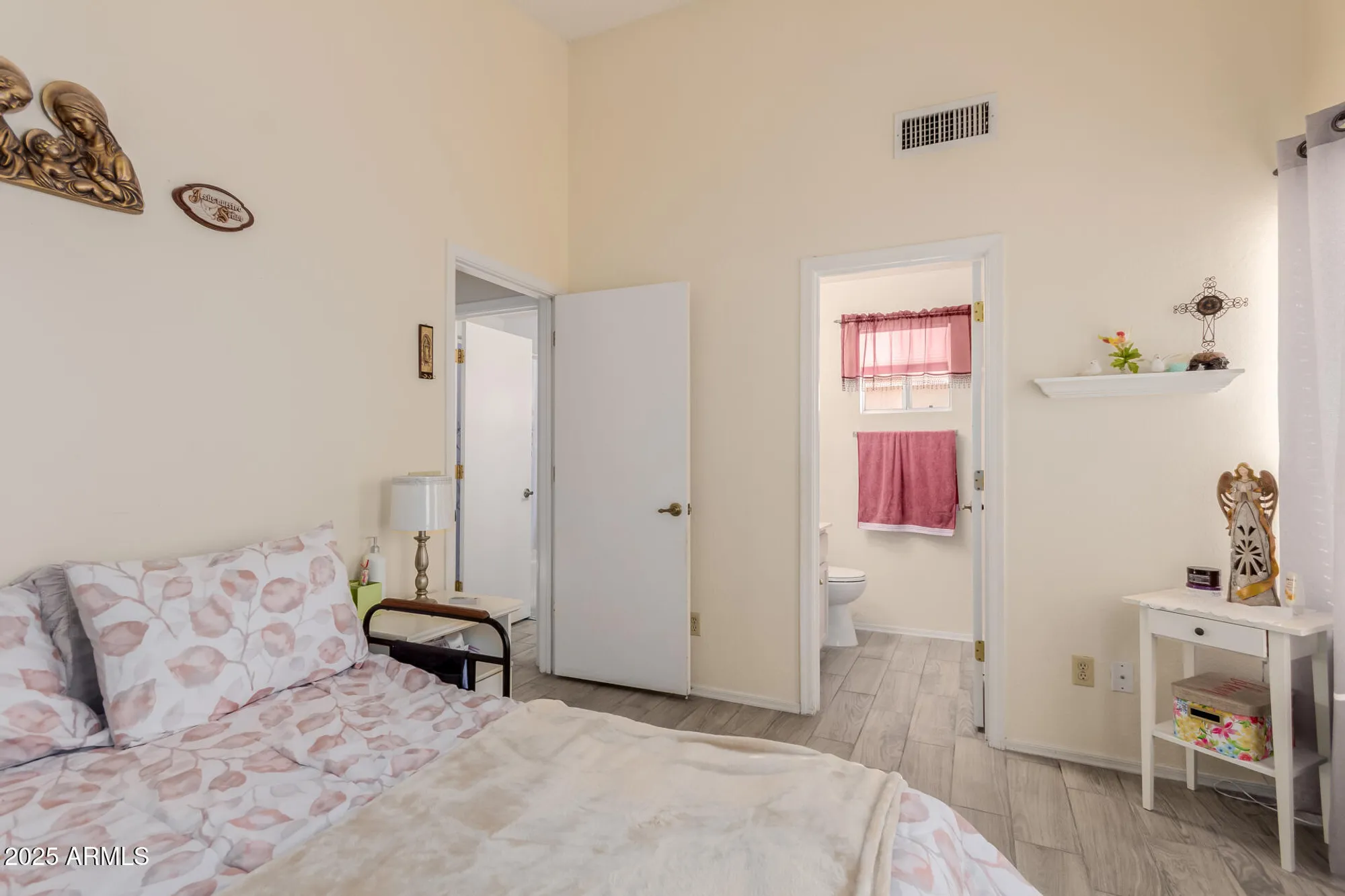 Property Slideshow image 14 of 24 | 1842 e riviera dr 30, Chandler, AZ, 85249