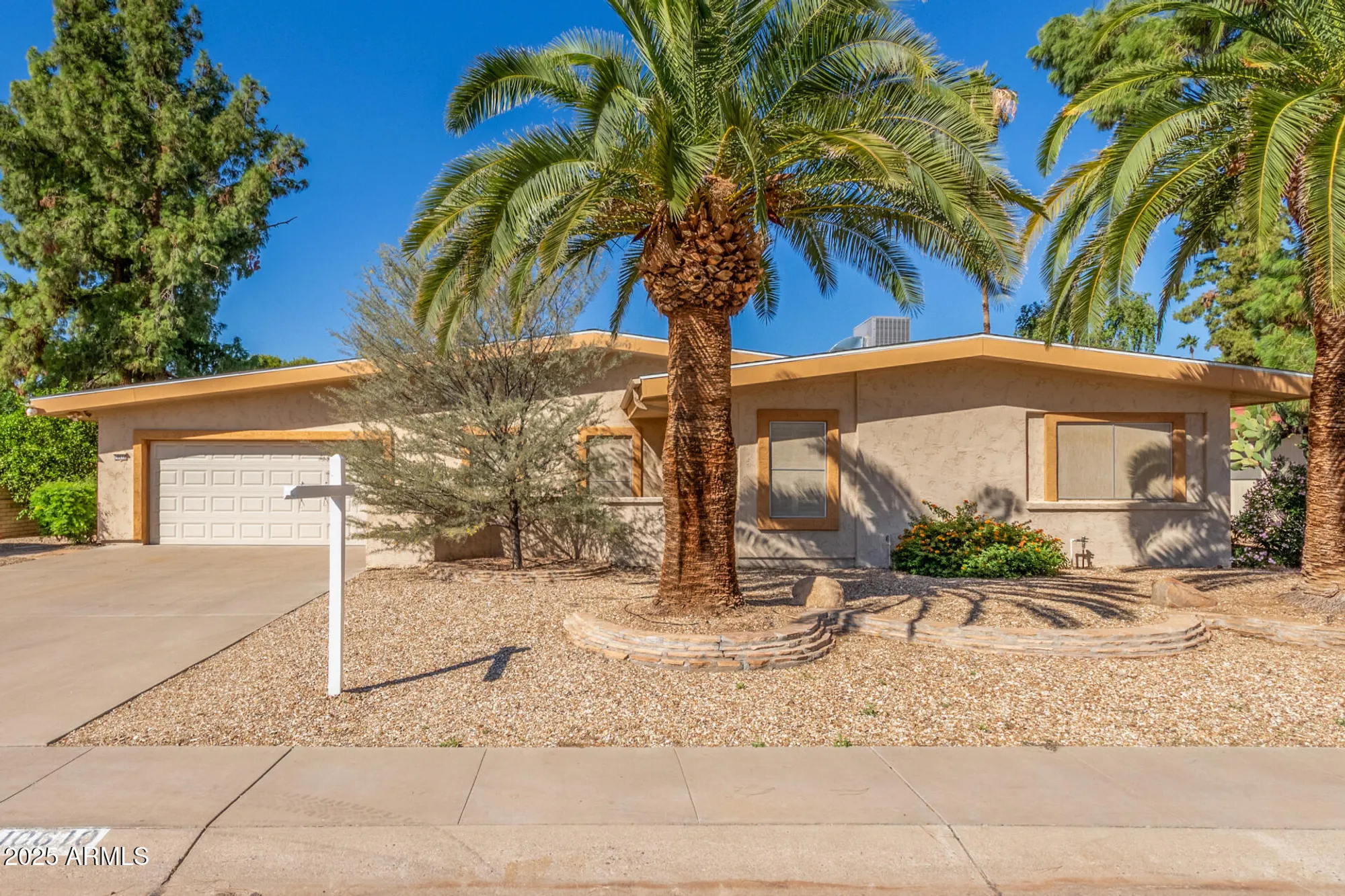 Property Slideshow image 1 of 29 | 10610 w wheatridge dr, Sun City, AZ, 85373