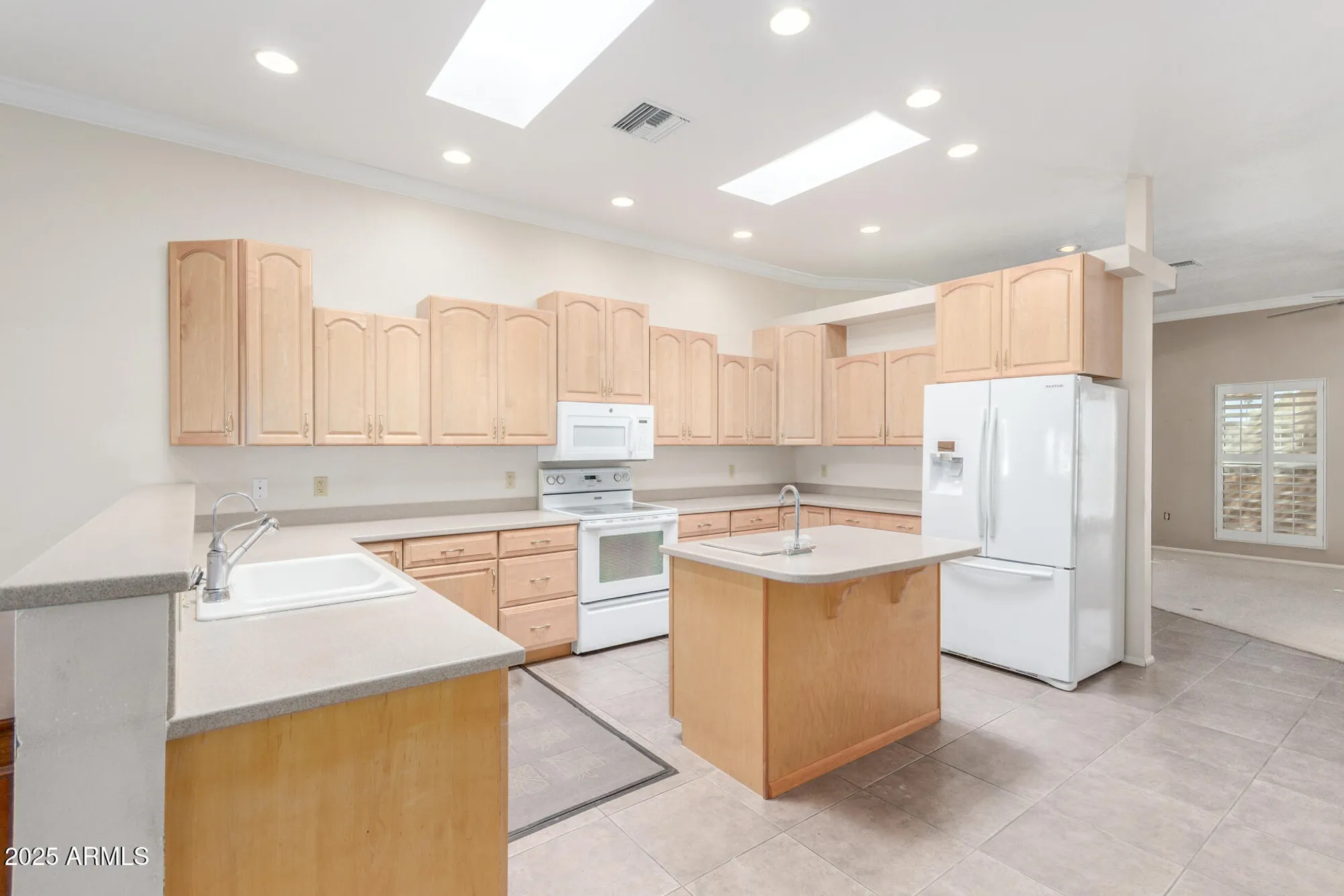 Property Slideshow image 8 of 29 | 10610 w wheatridge dr, Sun City, AZ, 85373