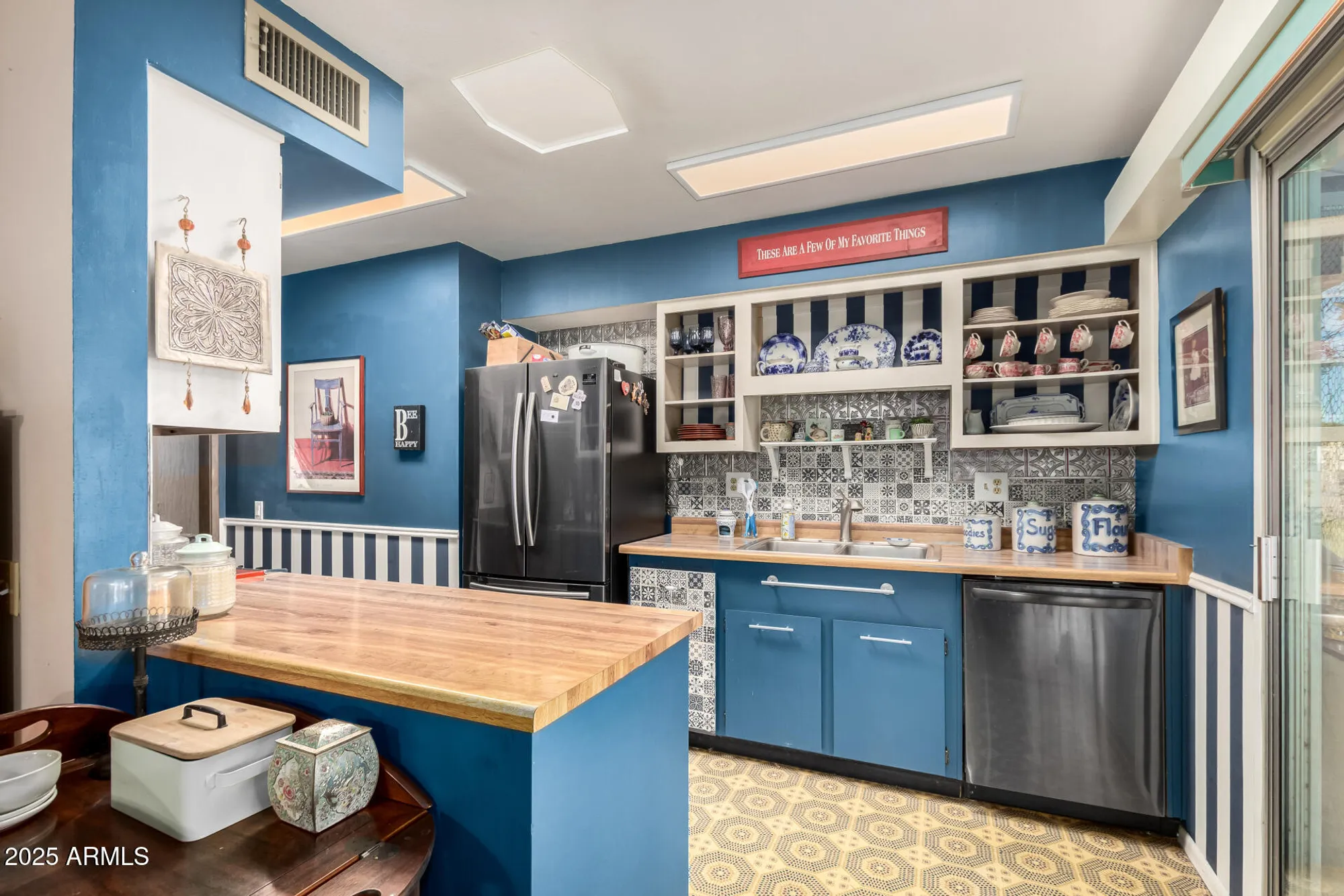 Property Slideshow image 8 of 18 | 10410 w campana dr, Sun City, AZ, 85351