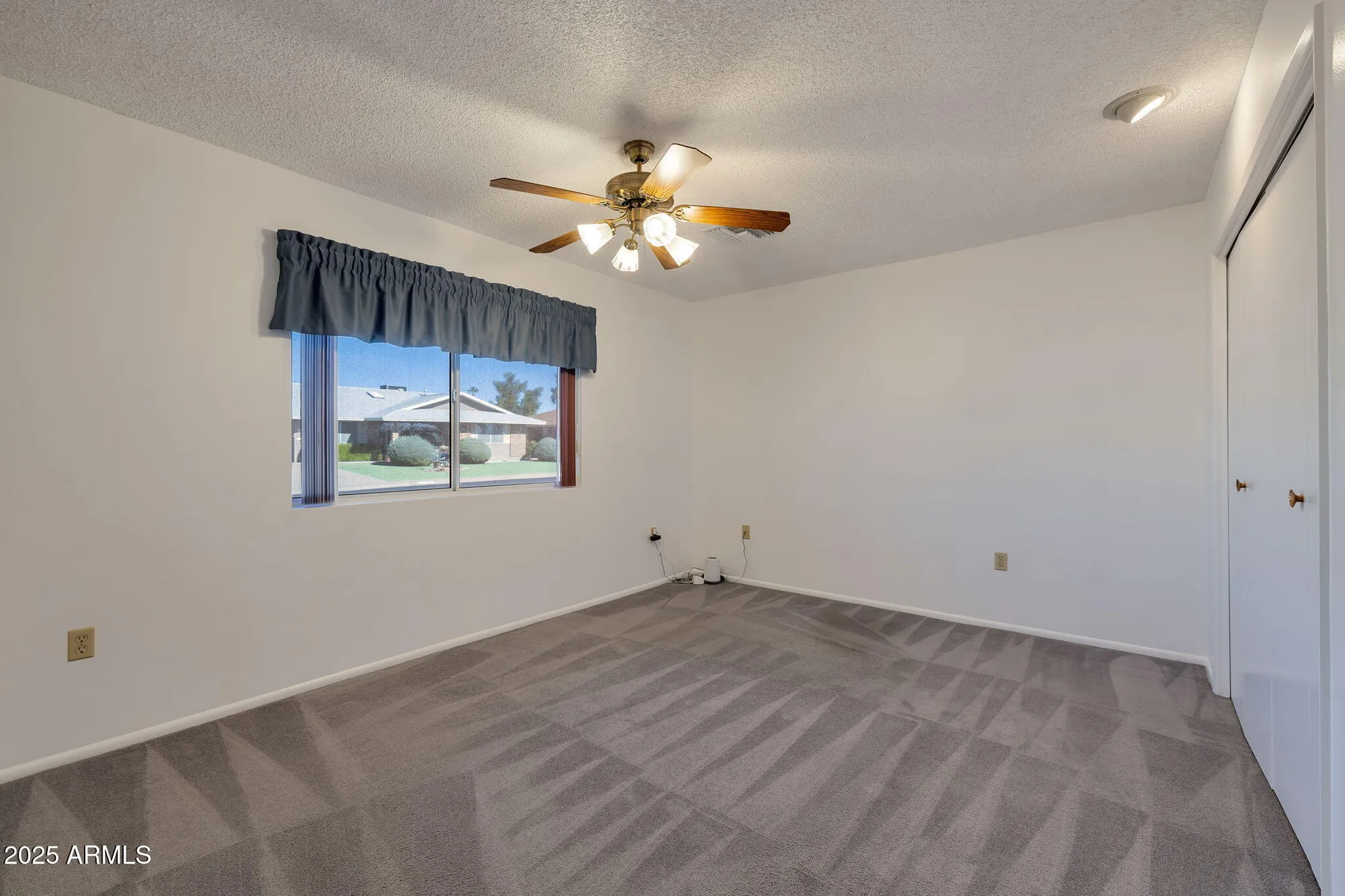 Property Slideshow image 19 of 31 | 10733 w saratoga cir, Sun City, AZ, 85351