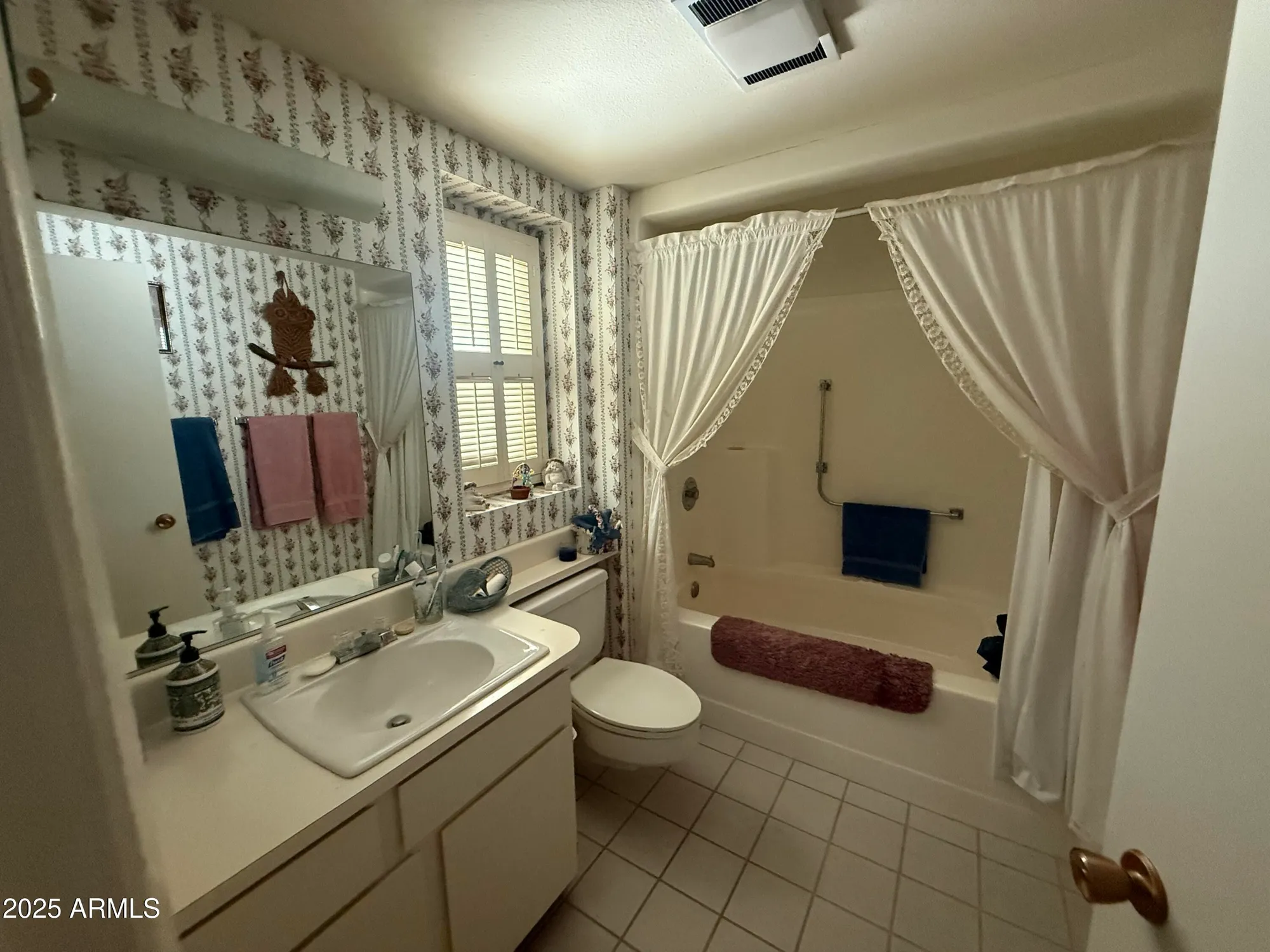 Property Slideshow image 4 of 5 | 19617 n willow creek cir, Sun City, AZ, 85373