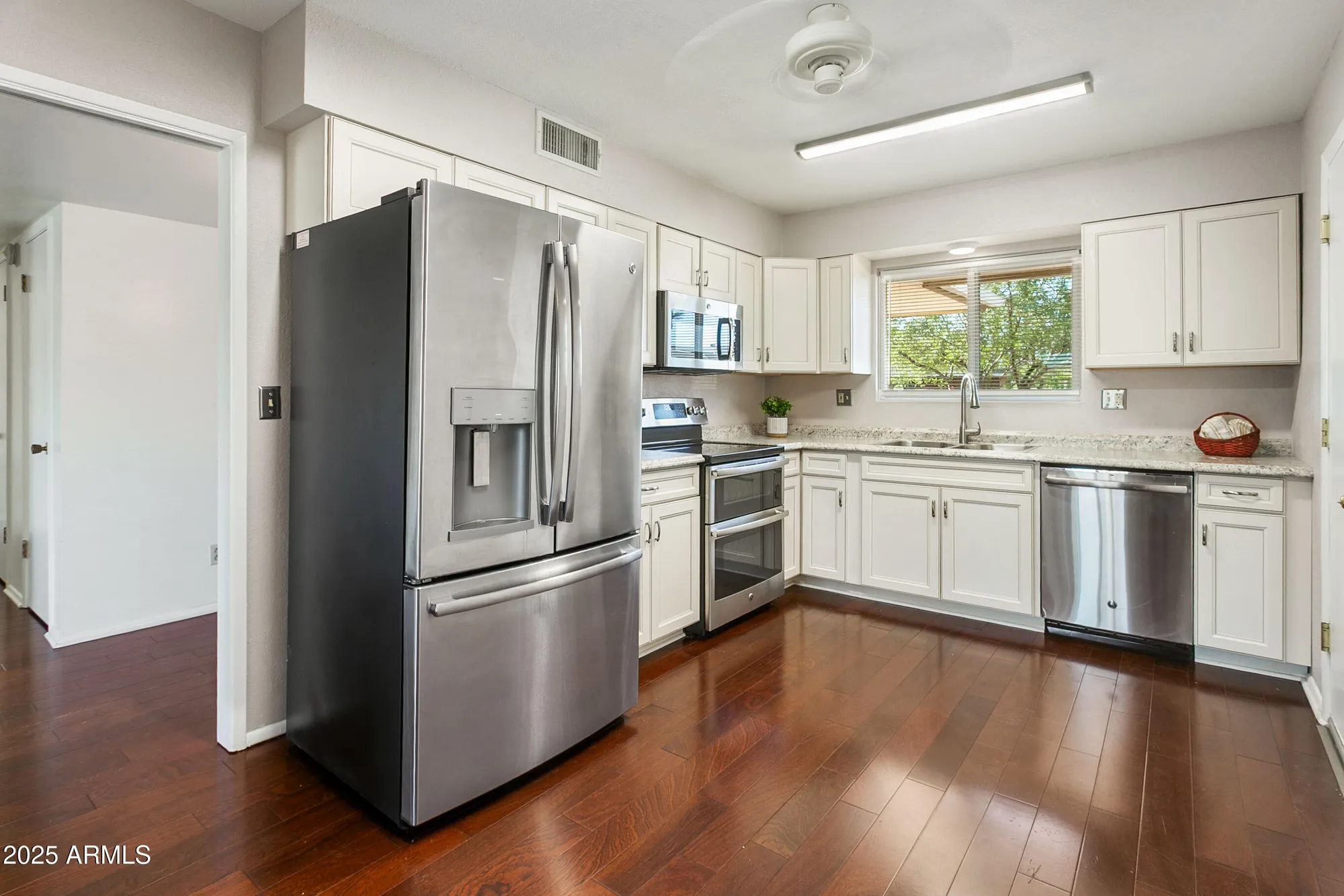 Property Slideshow image 9 of 34 | 9232 w arrowhead dr, Sun City, AZ, 85351