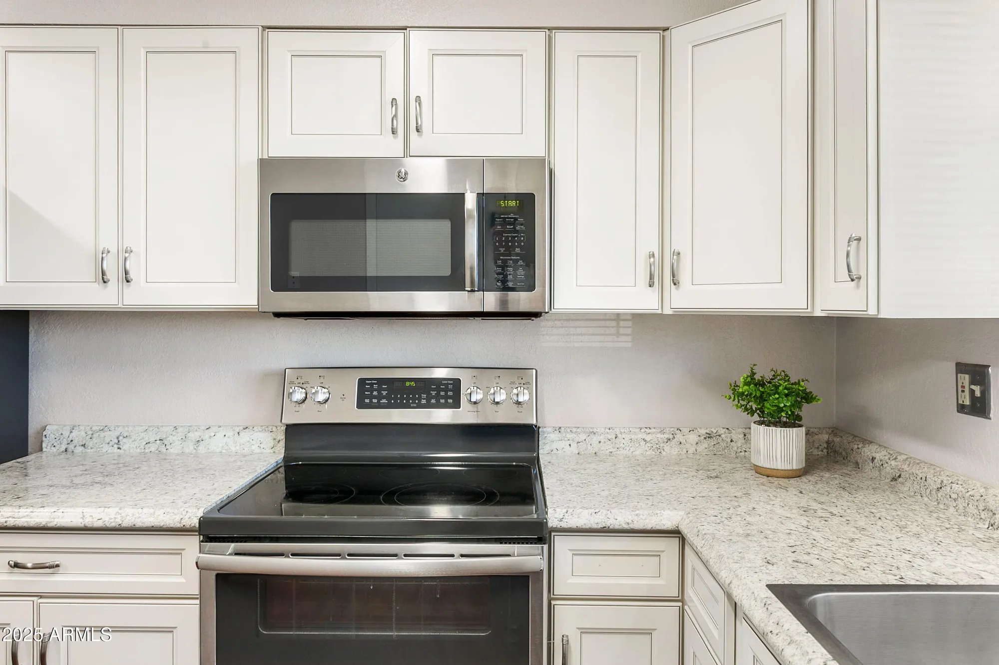 Property Slideshow image 11 of 34 | 9232 w arrowhead dr, Sun City, AZ, 85351