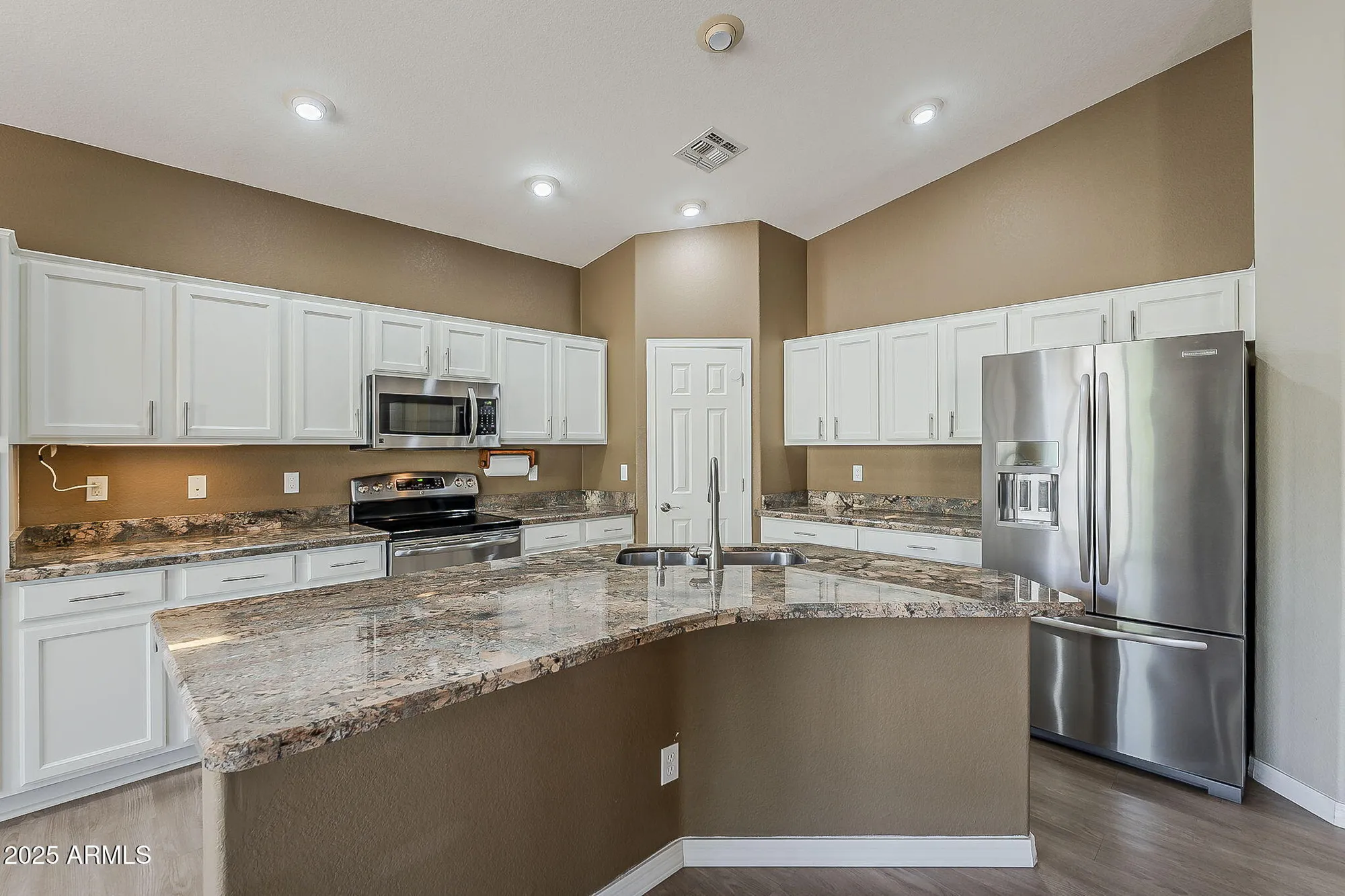 Property Slideshow image 12 of 67 | 4318 e walnut rd, Gilbert, AZ, 85298
