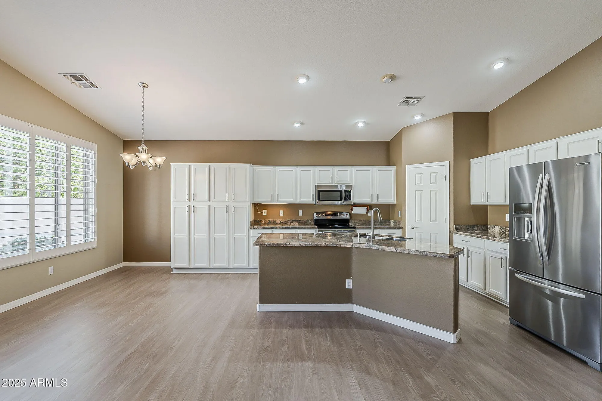 Property Slideshow image 13 of 67 | 4318 e walnut rd, Gilbert, AZ, 85298