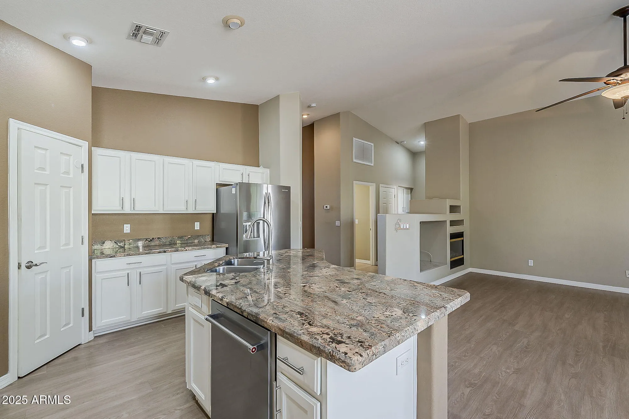 Property Slideshow image 14 of 67 | 4318 e walnut rd, Gilbert, AZ, 85298