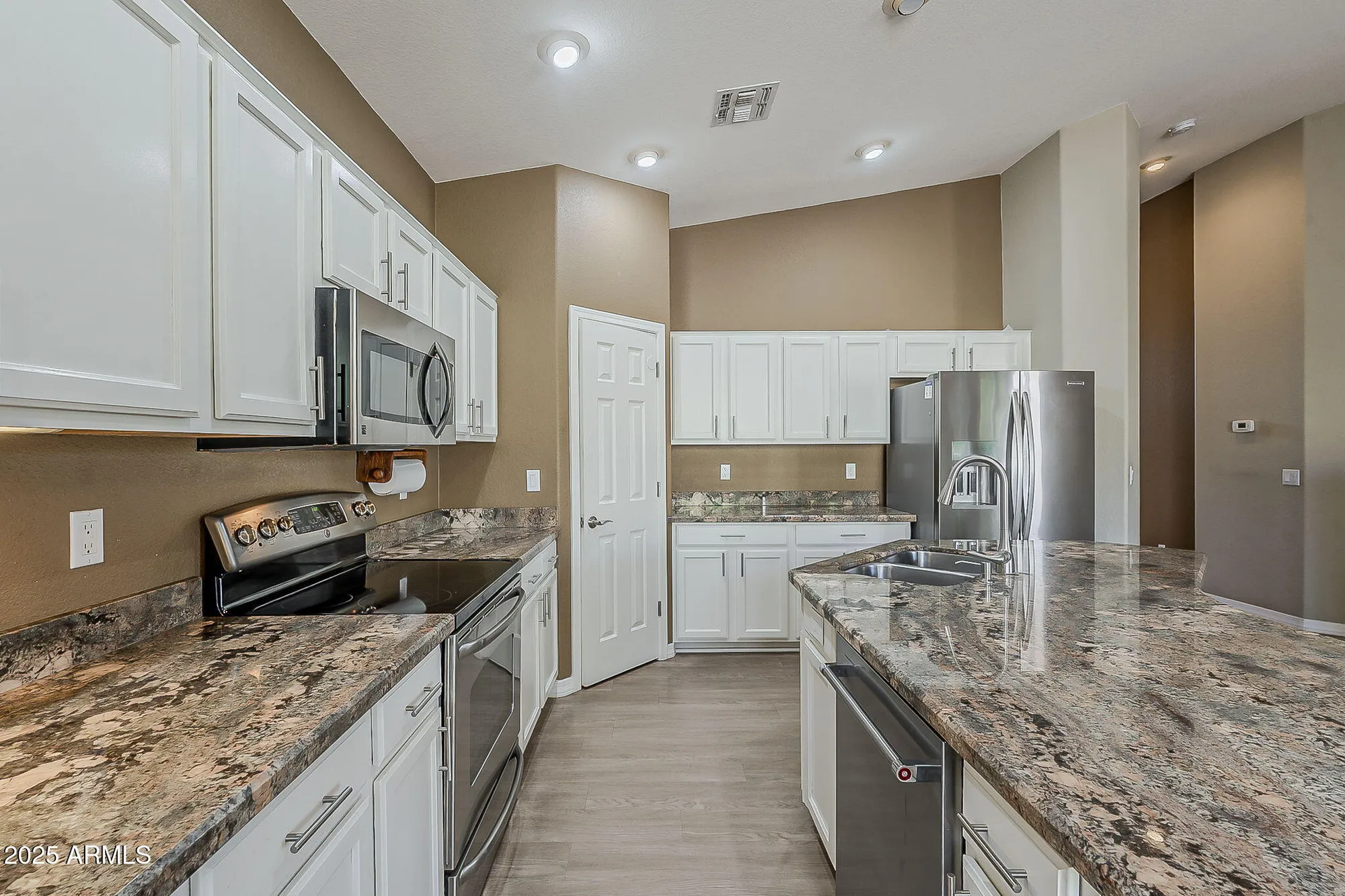Property Slideshow image 15 of 67 | 4318 e walnut rd, Gilbert, AZ, 85298