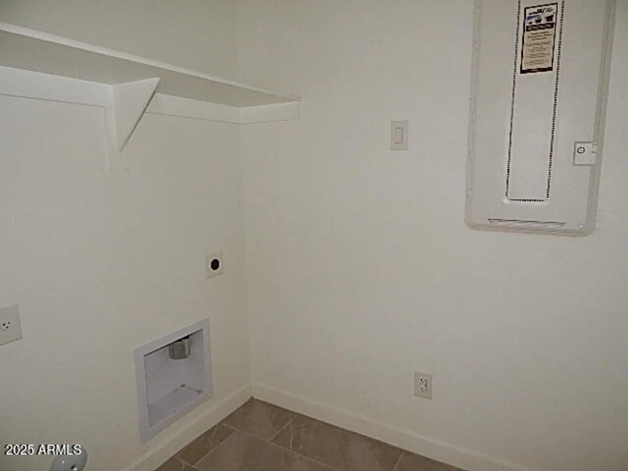 Property Slideshow image 8 of 11 | 24914 n 171st ln, Surprise, AZ, 85387