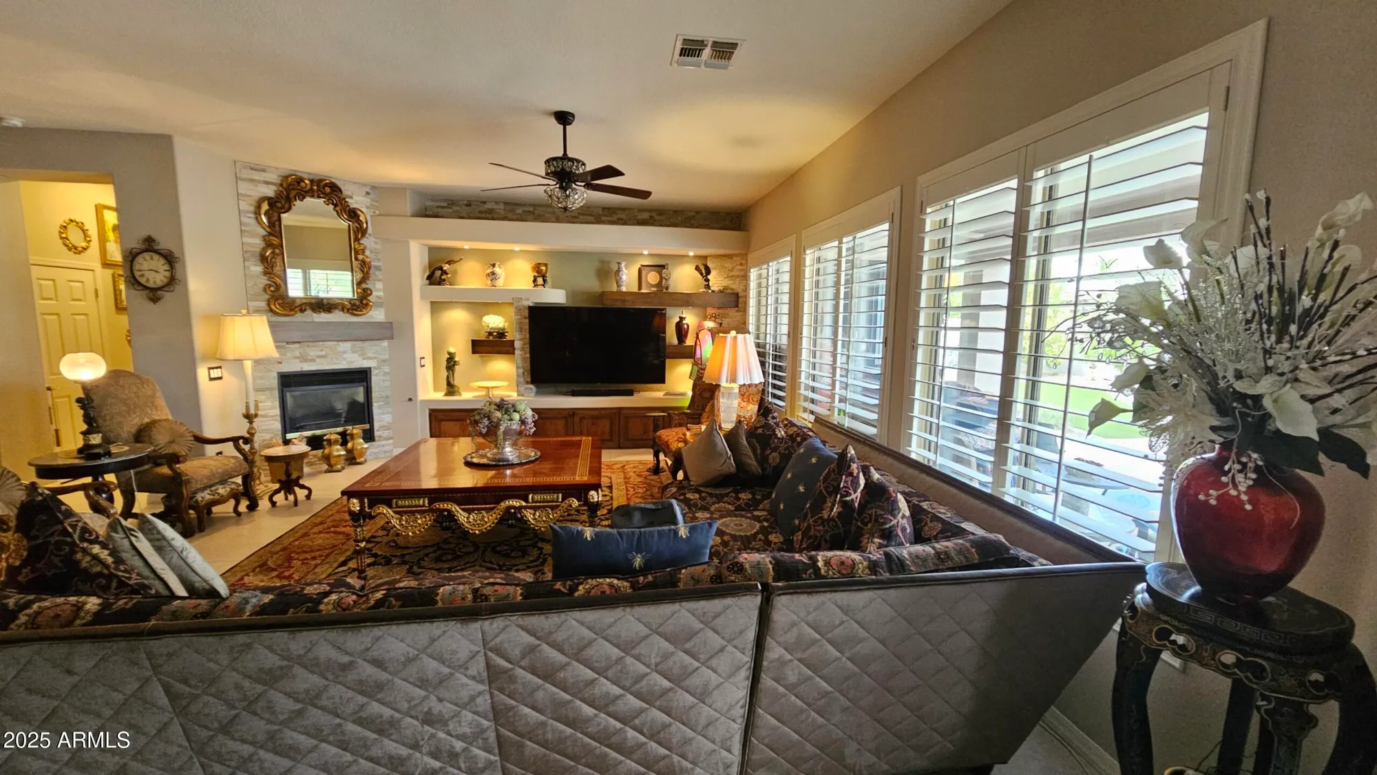 Property Slideshow image 4 of 34 | 4931 s tangerine ln, Gilbert, AZ, 85298