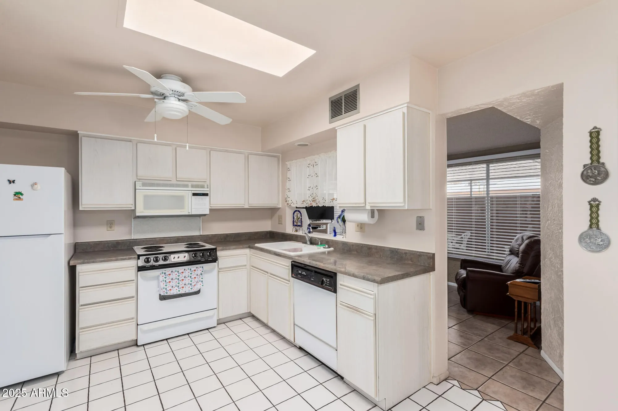 Property Slideshow image 9 of 26 | 10967 w santa fe dr, Sun City, AZ, 85351