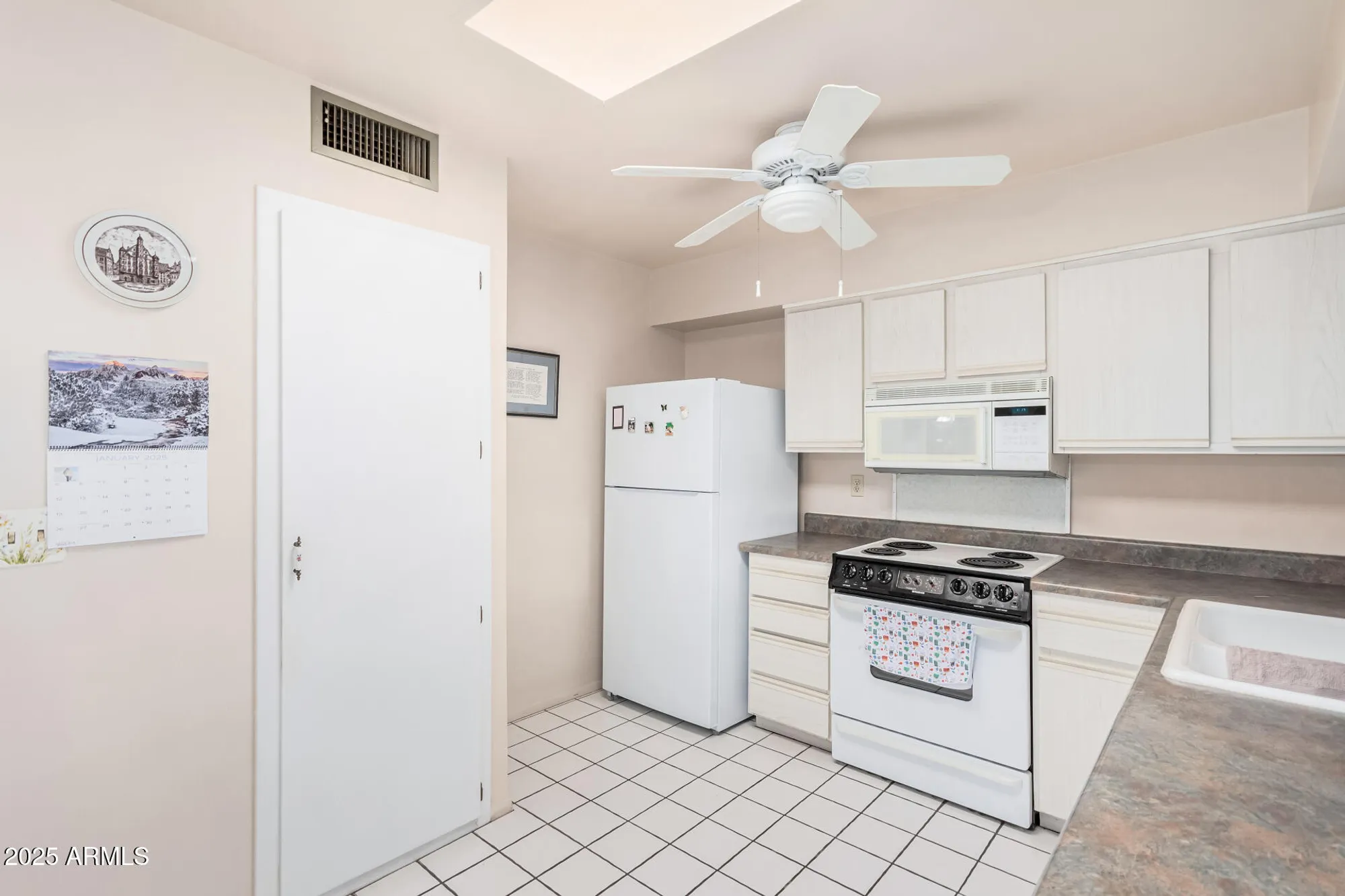 Property Slideshow image 11 of 26 | 10967 w santa fe dr, Sun City, AZ, 85351