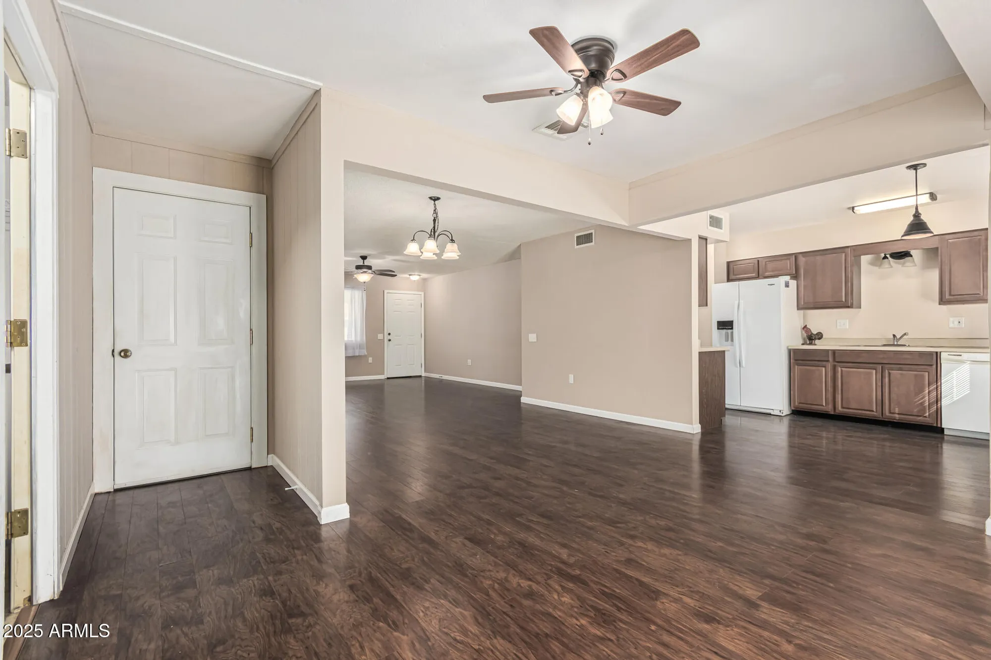 Property Slideshow image 11 of 39 | 10129 w pine springs dr, Sun City, AZ, 85373