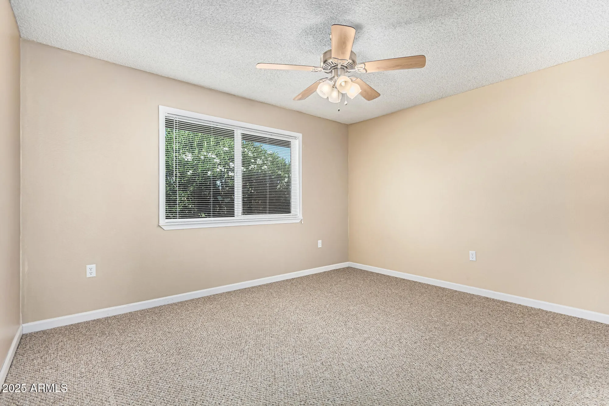 Property Slideshow image 22 of 39 | 10129 w pine springs dr, Sun City, AZ, 85373