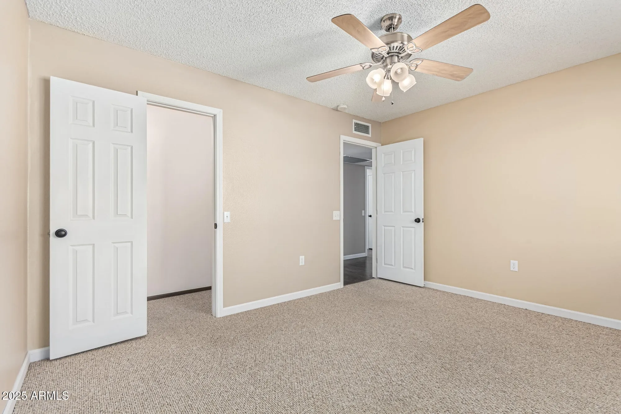 Property Slideshow image 21 of 39 | 10129 w pine springs dr, Sun City, AZ, 85373