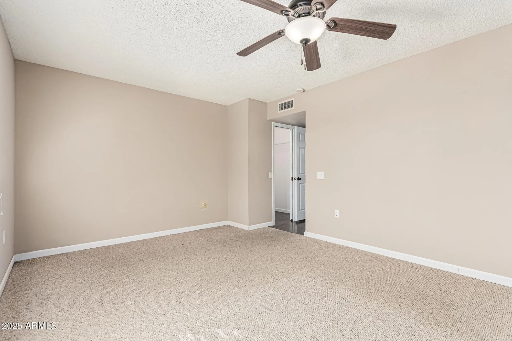 Property Slideshow image 18 of 39 | 10129 w pine springs dr, Sun City, AZ, 85373