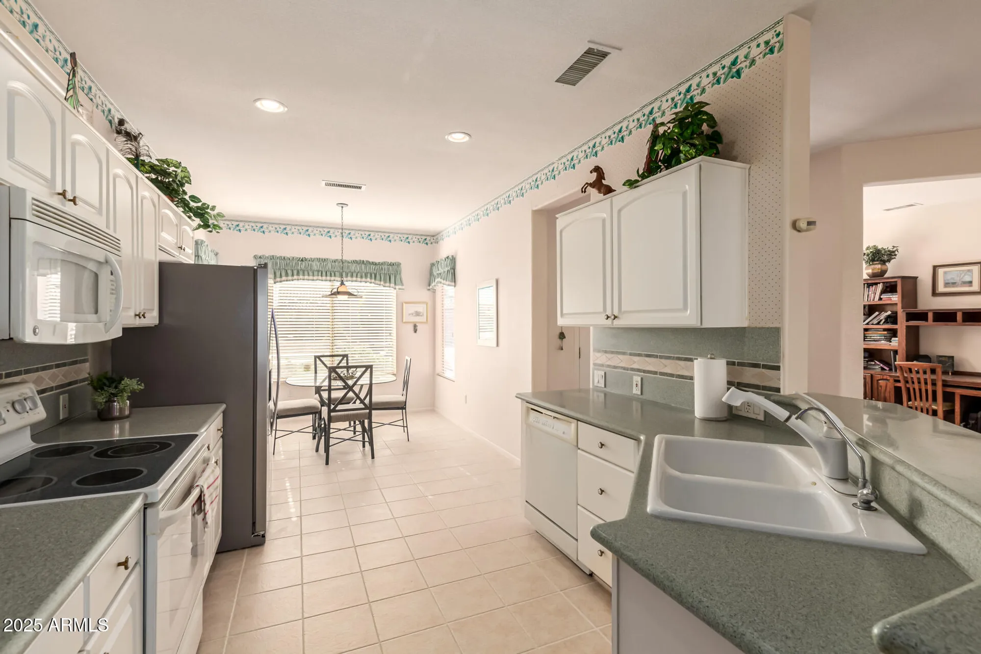 Property Slideshow image 14 of 34 | 18201 n avalon ln, Surprise, AZ, 85374