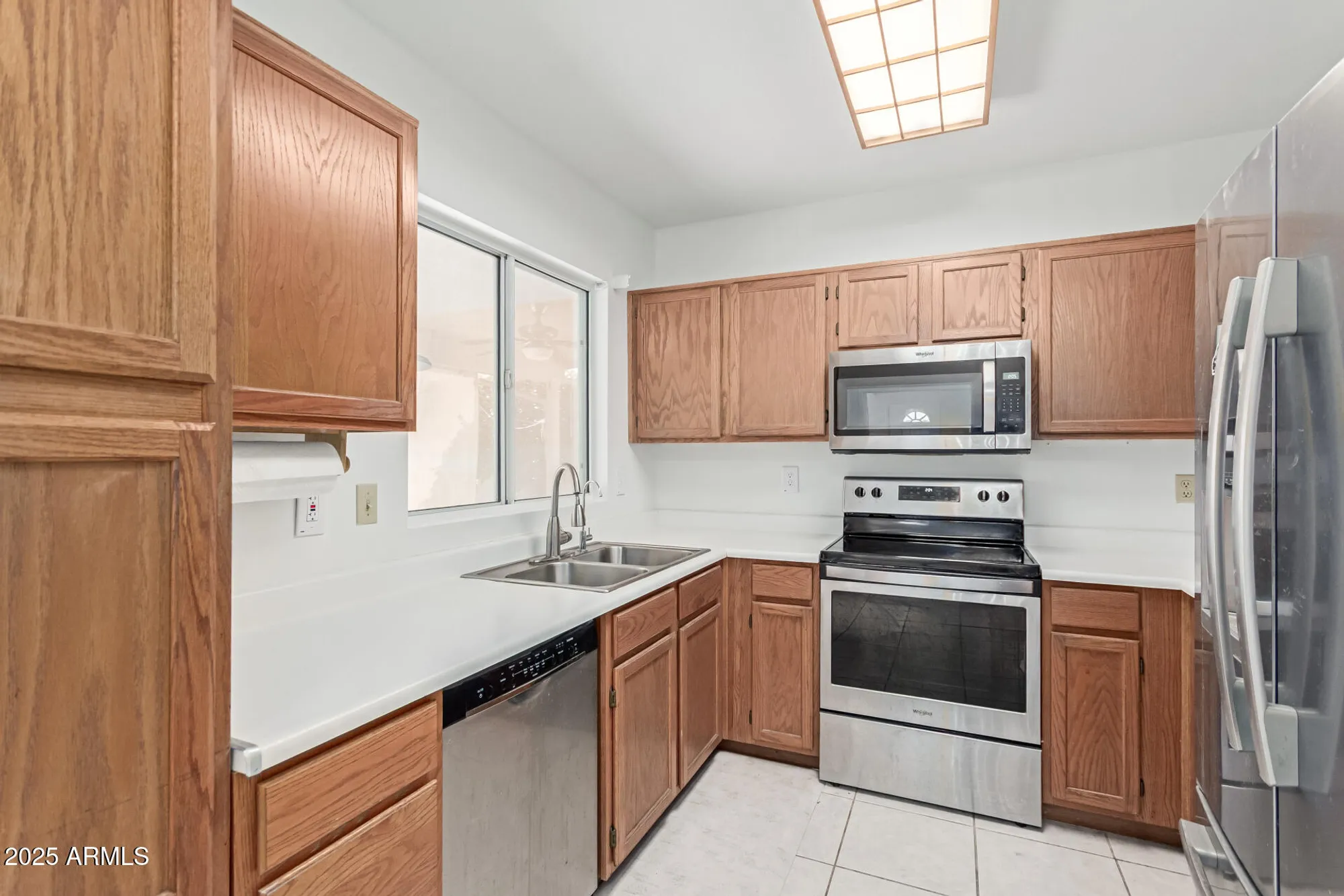 Property Slideshow image 4 of 34 | 1531 e buena vista dr, Chandler, AZ, 85249
