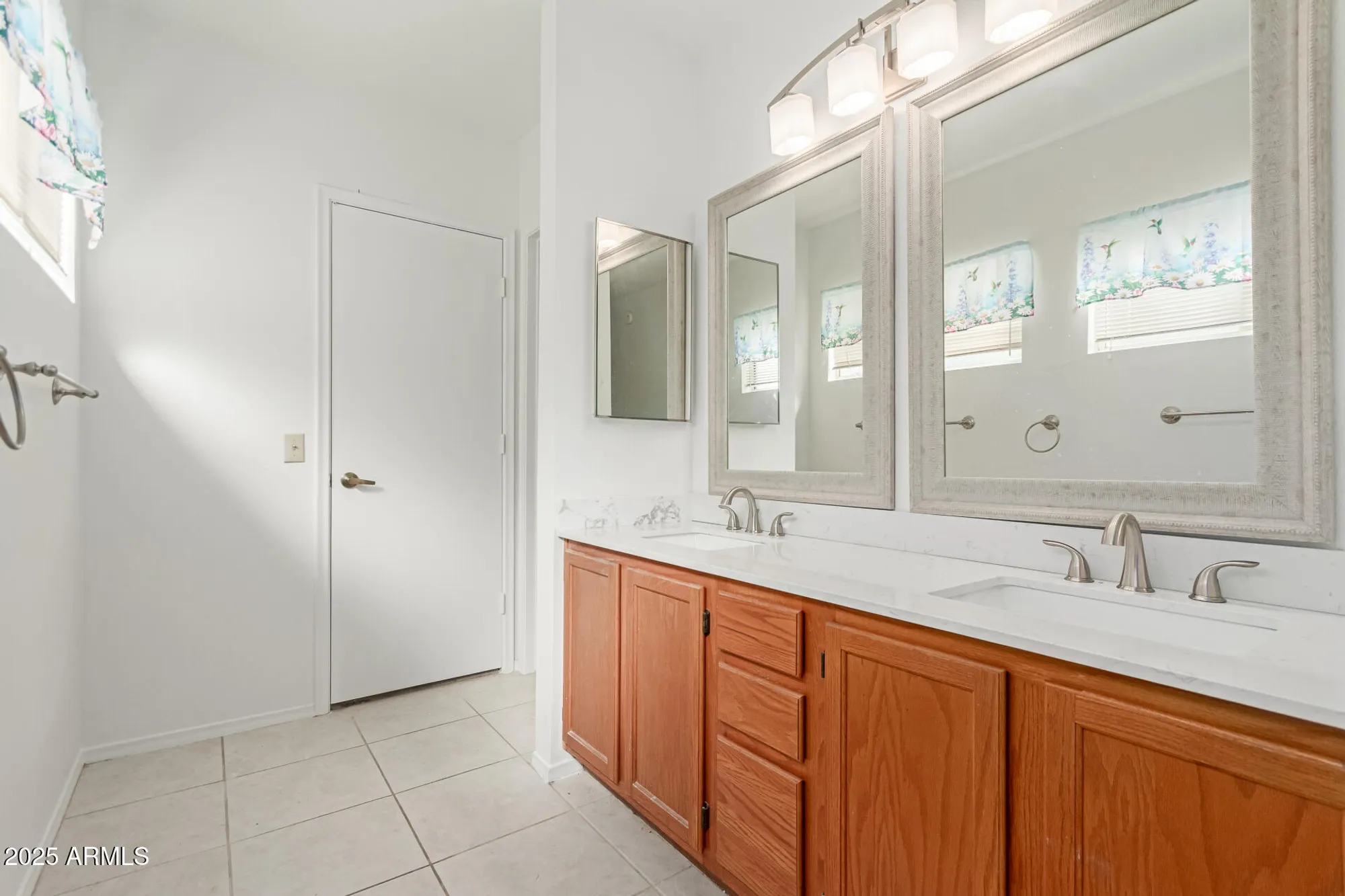 Property Slideshow image 7 of 34 | 1531 e buena vista dr, Chandler, AZ, 85249