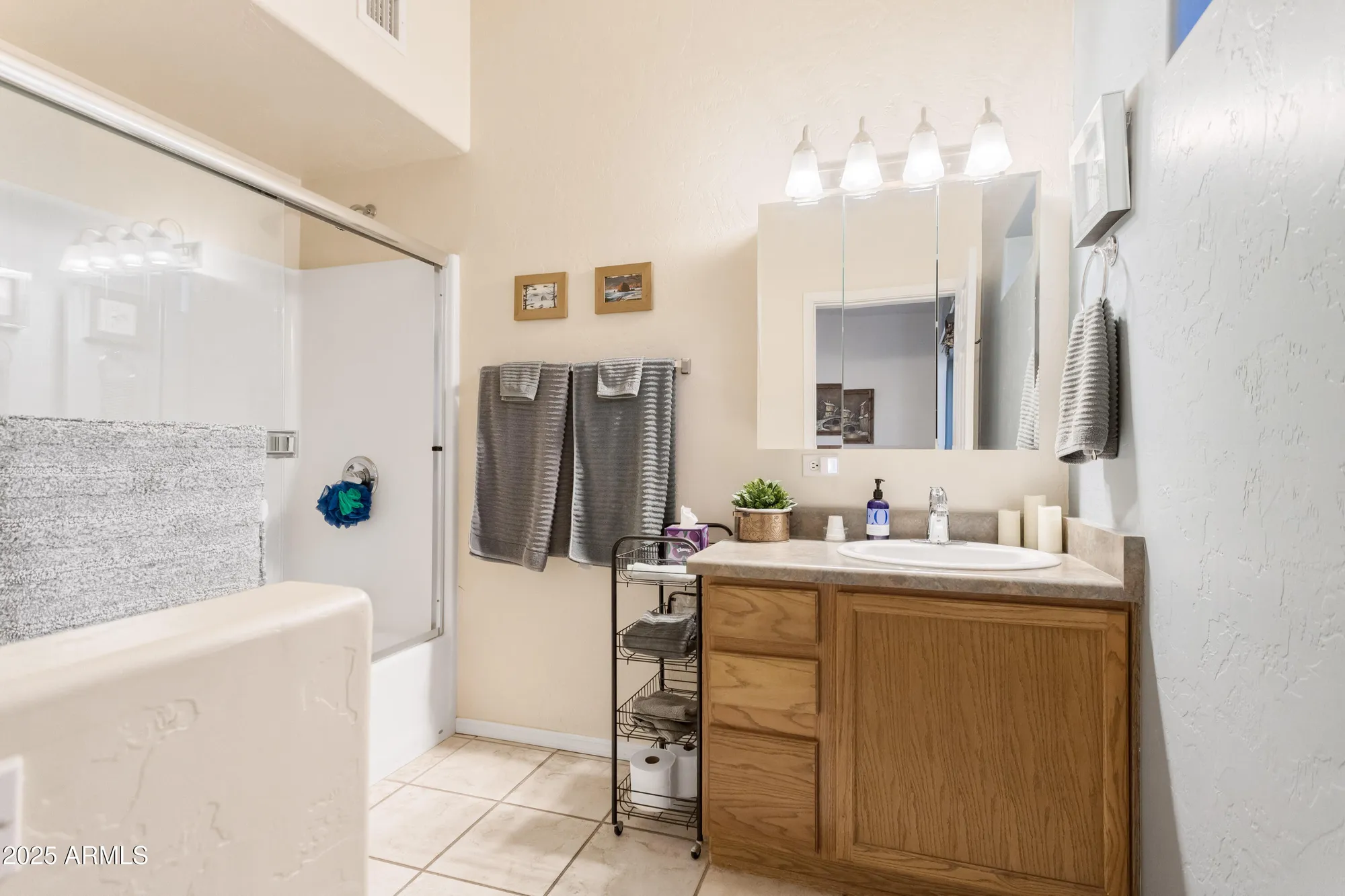 Property Slideshow image 17 of 27 | 301 s clubhouse ln, Sierra Vista, AZ, 85635