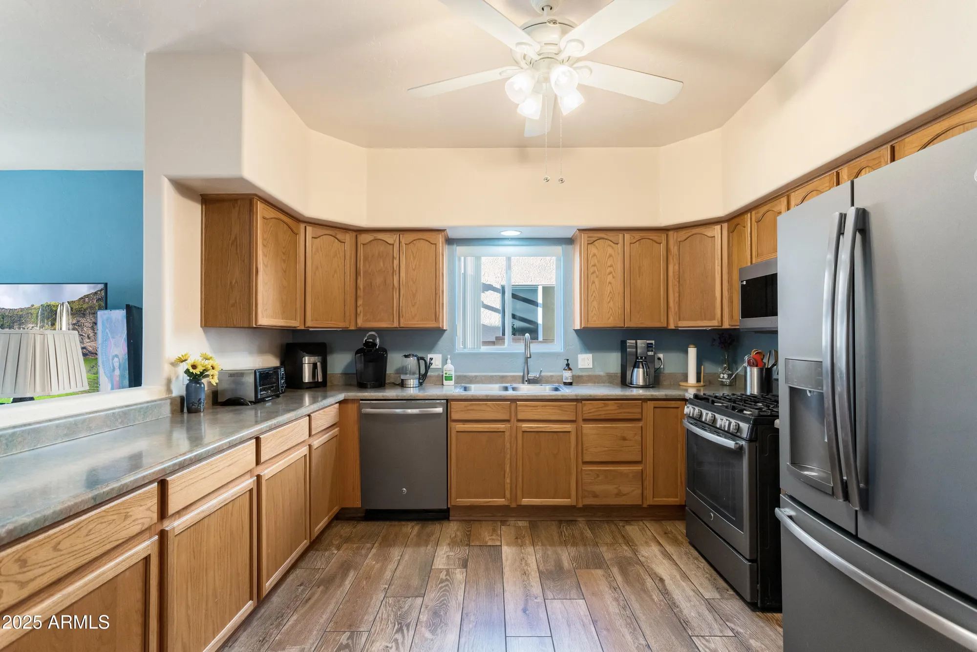 Property Slideshow image 10 of 27 | 301 s clubhouse ln, Sierra Vista, AZ, 85635