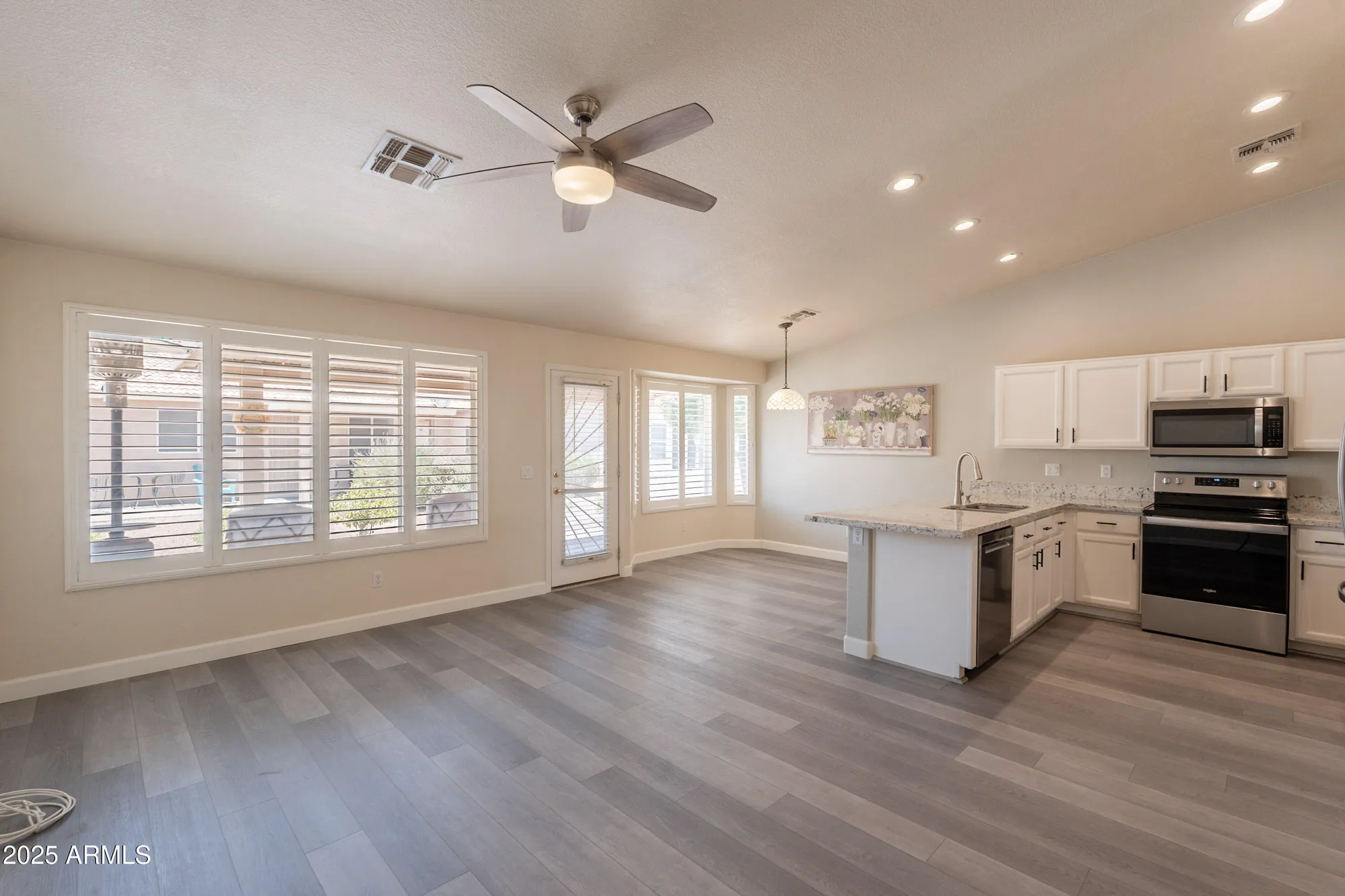 Property Slideshow image 8 of 30 | 1440 e la costa dr, Chandler, AZ, 85249