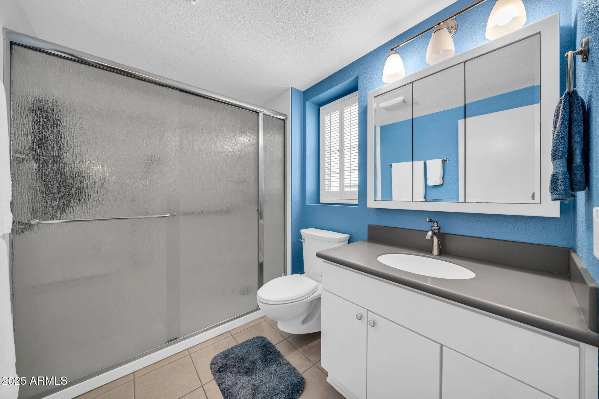 Property Slideshow image 19 of 27 | 20018 n lake forest dr, Sun City, AZ, 85373