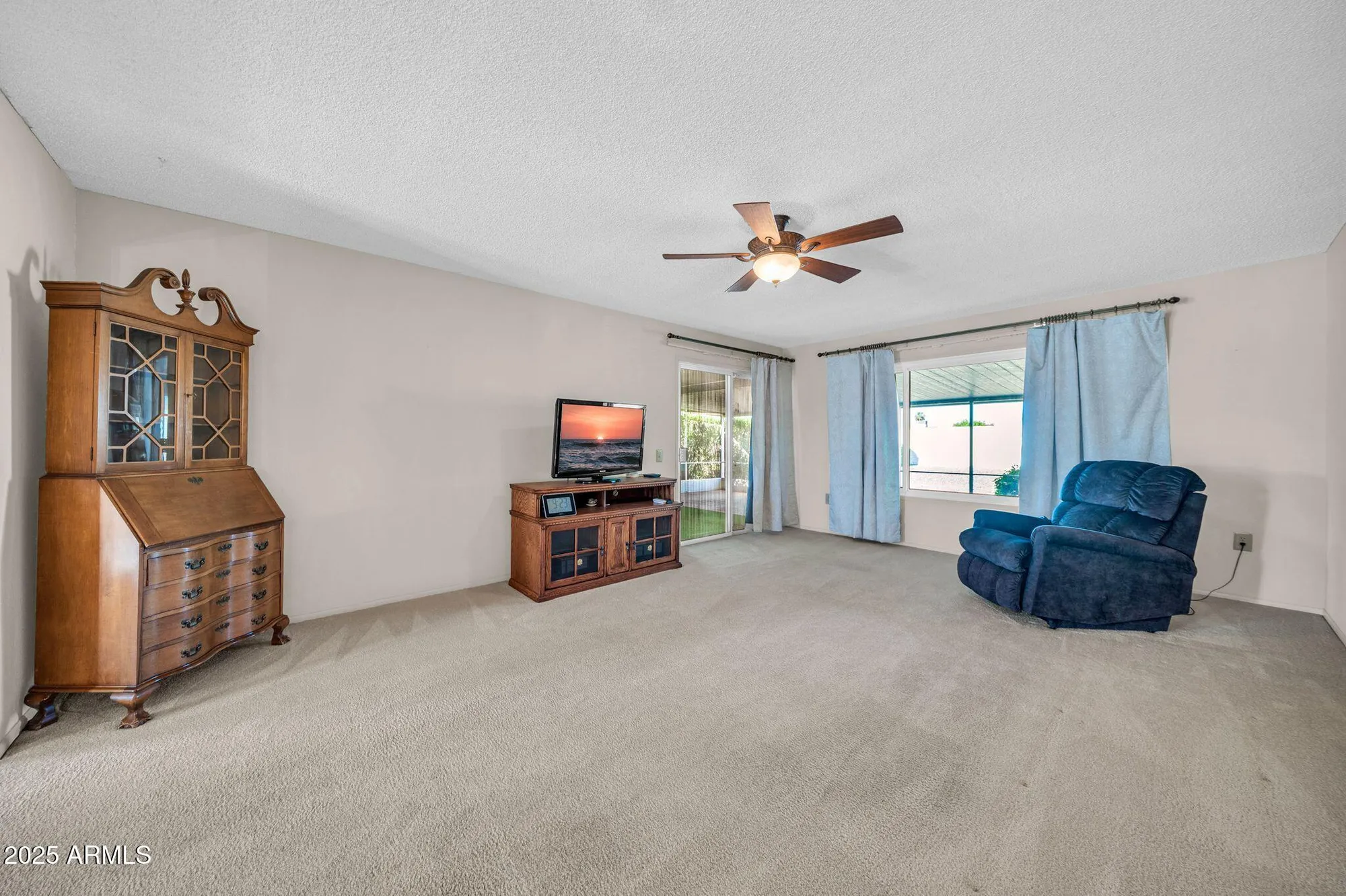 Property Slideshow image 8 of 27 | 20018 n lake forest dr, Sun City, AZ, 85373