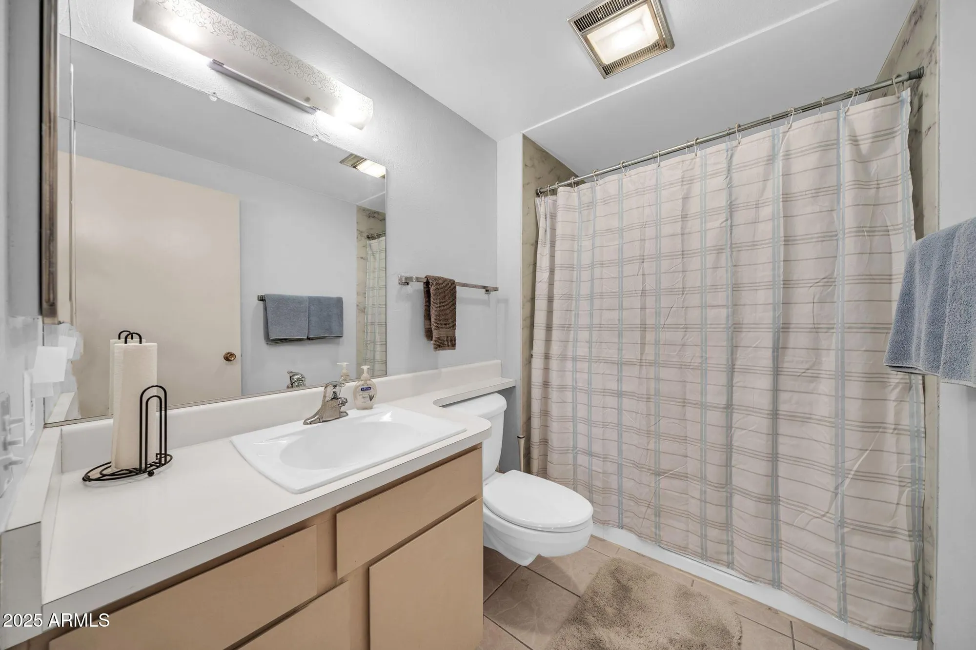 Property Slideshow image 15 of 27 | 20018 n lake forest dr, Sun City, AZ, 85373