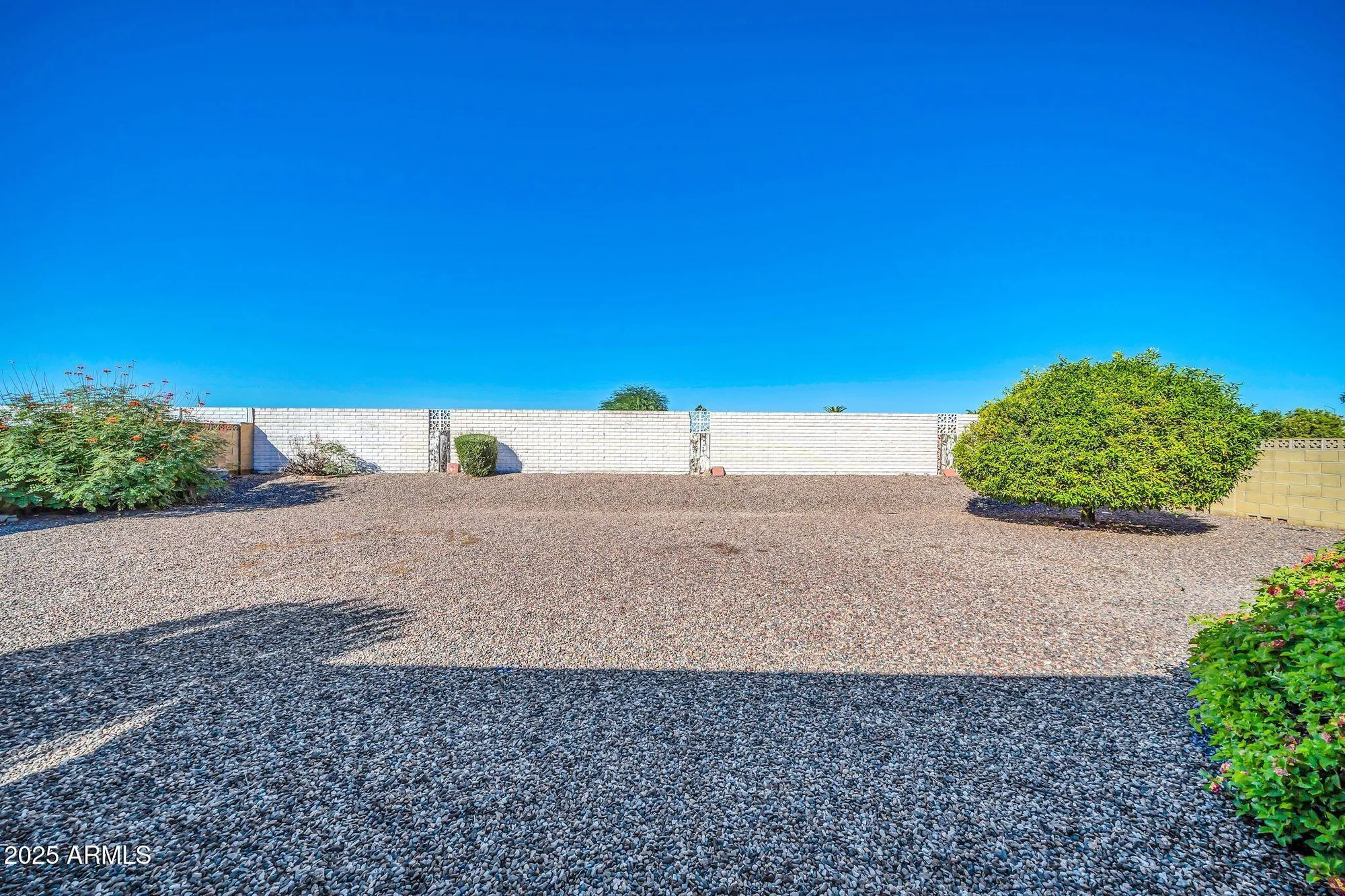 Property Slideshow image 23 of 27 | 20018 n lake forest dr, Sun City, AZ, 85373