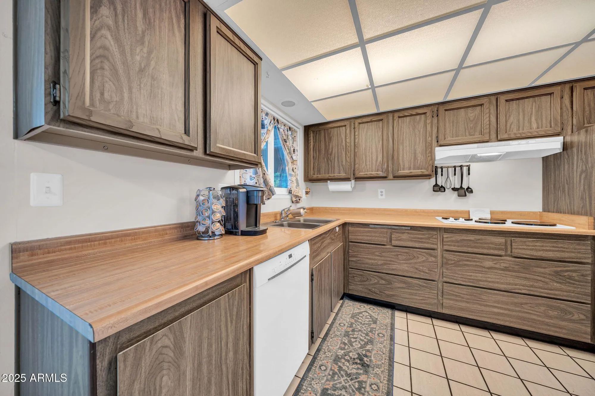 Property Slideshow image 11 of 27 | 20018 n lake forest dr, Sun City, AZ, 85373