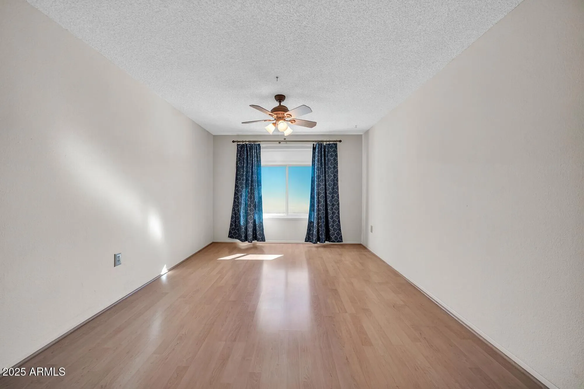 Property Slideshow image 6 of 27 | 20018 n lake forest dr, Sun City, AZ, 85373