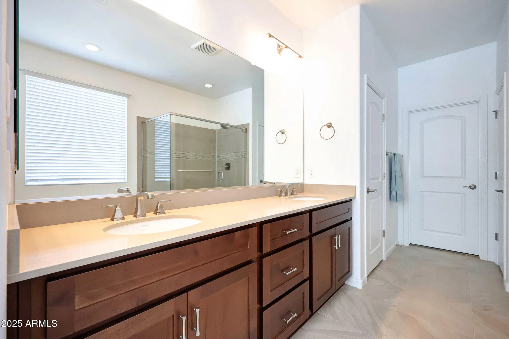 Property Slideshow image 13 of 24 | 16907 w holly st, Goodyear, AZ, 85395