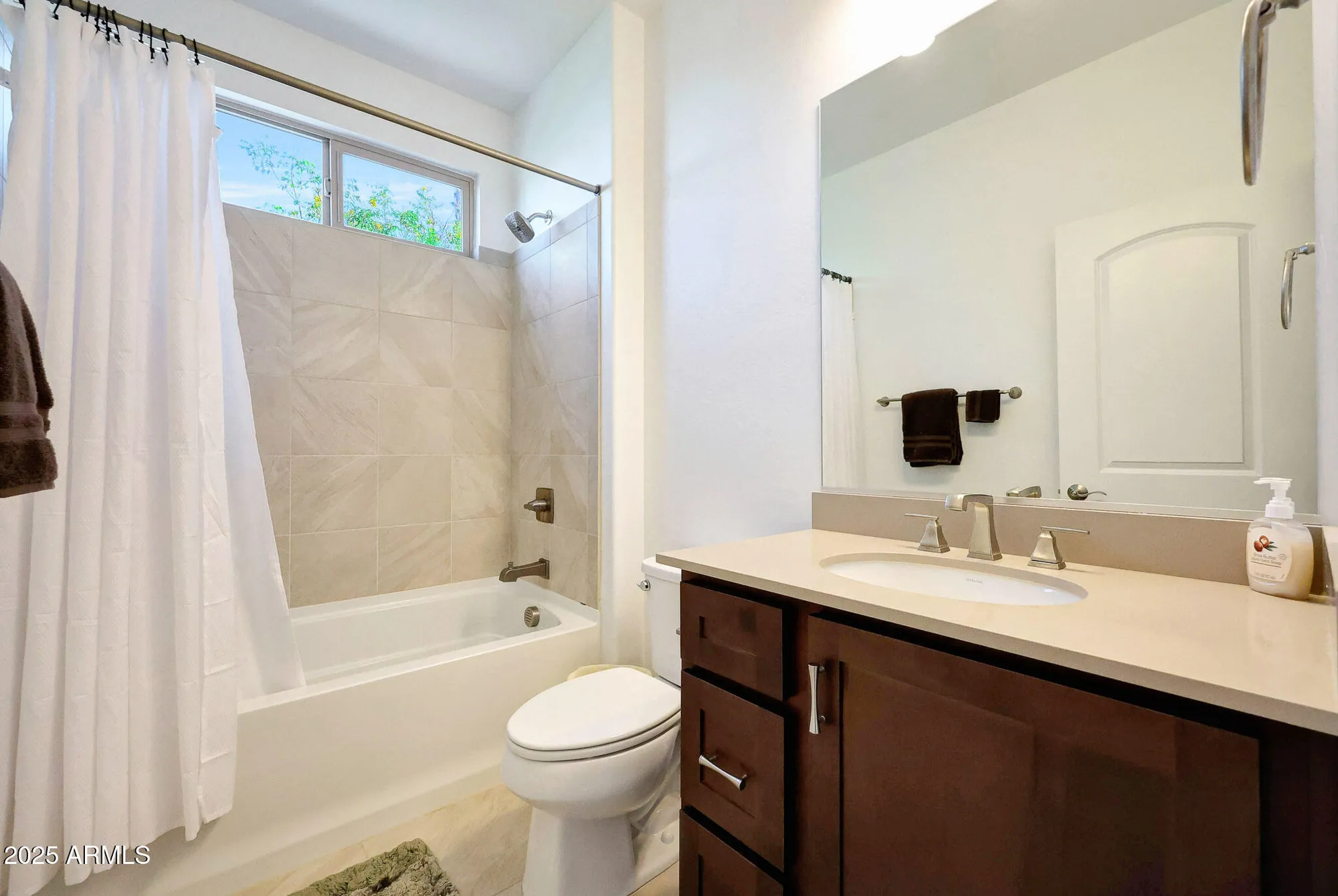 Property Slideshow image 18 of 24 | 16907 w holly st, Goodyear, AZ, 85395