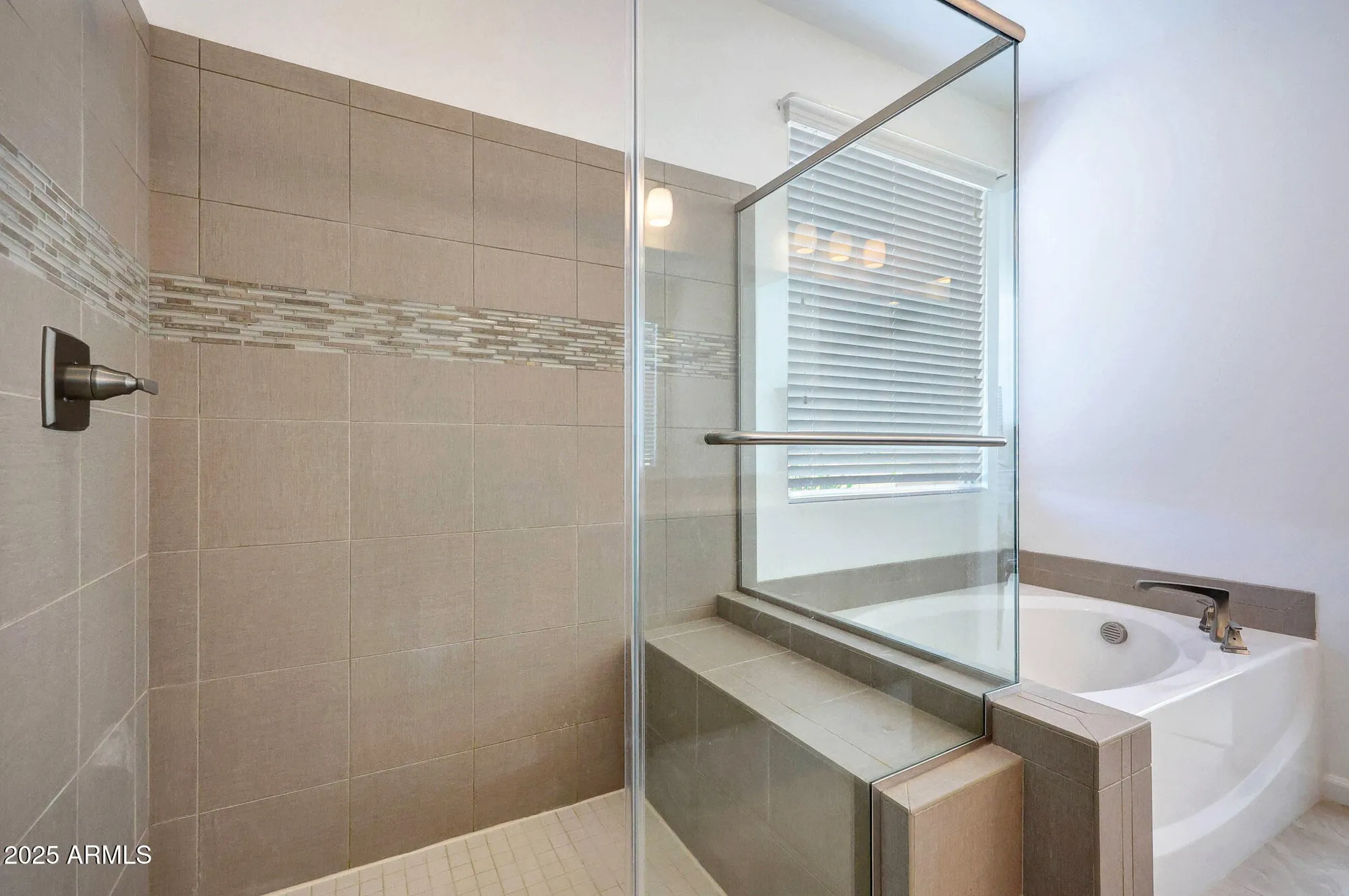 Property Slideshow image 14 of 24 | 16907 w holly st, Goodyear, AZ, 85395