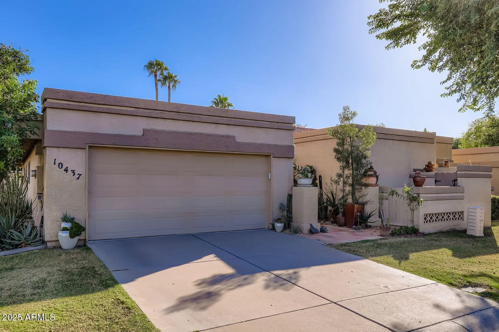 Property Slideshow image 4 of 38 | 10437 e cochise ave, Scottsdale, AZ, 85258