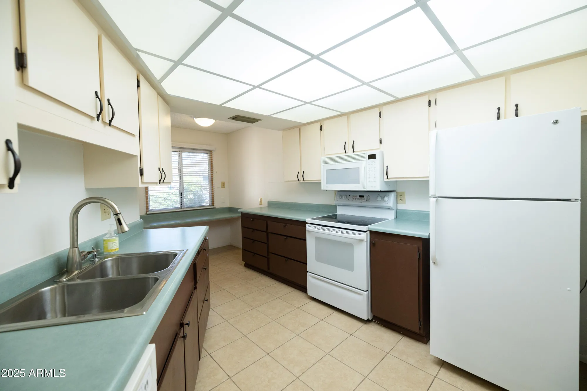 Property Slideshow image 6 of 17 | 19613 n star ridge dr, Sun City West, AZ, 85375