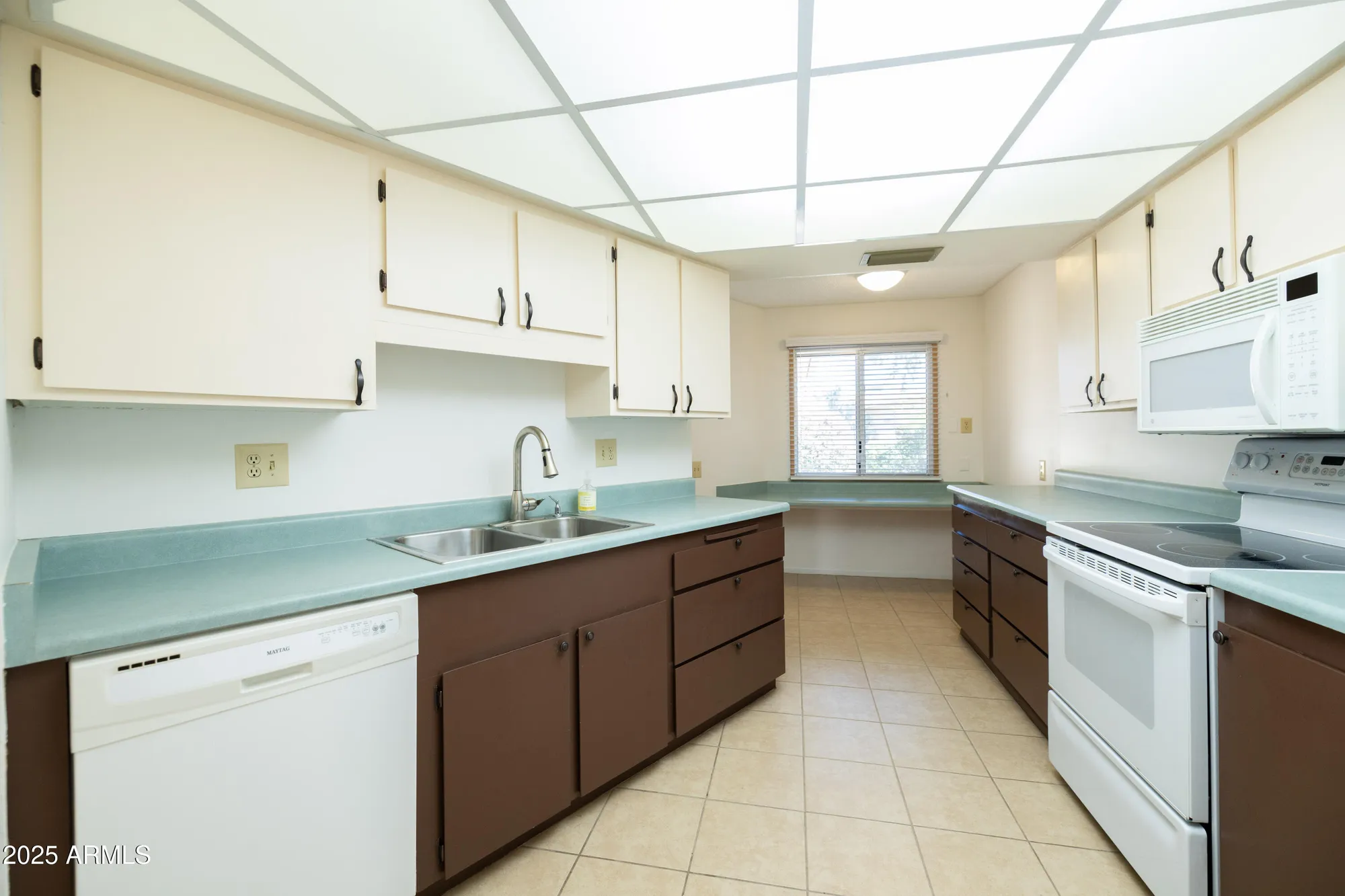 Property Slideshow image 5 of 17 | 19613 n star ridge dr, Sun City West, AZ, 85375